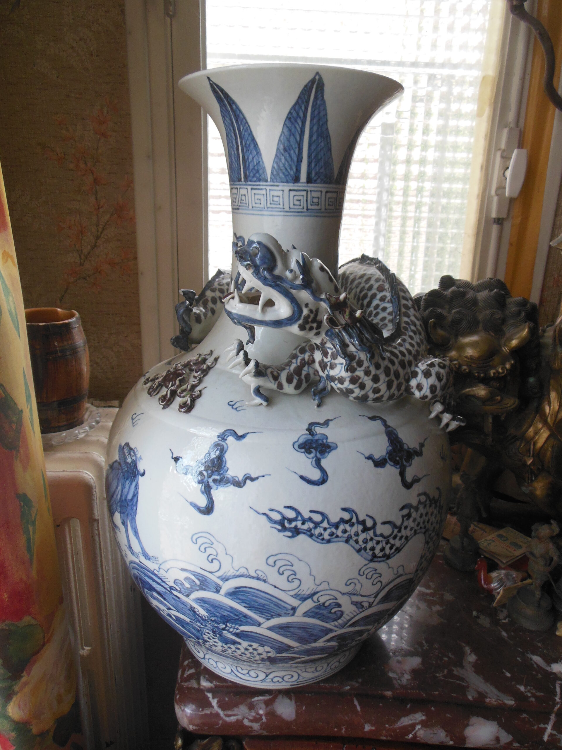 Art d'Asie, imposant vase de Thianqung, en porcelaine de Chine, époque XXe – Image 2