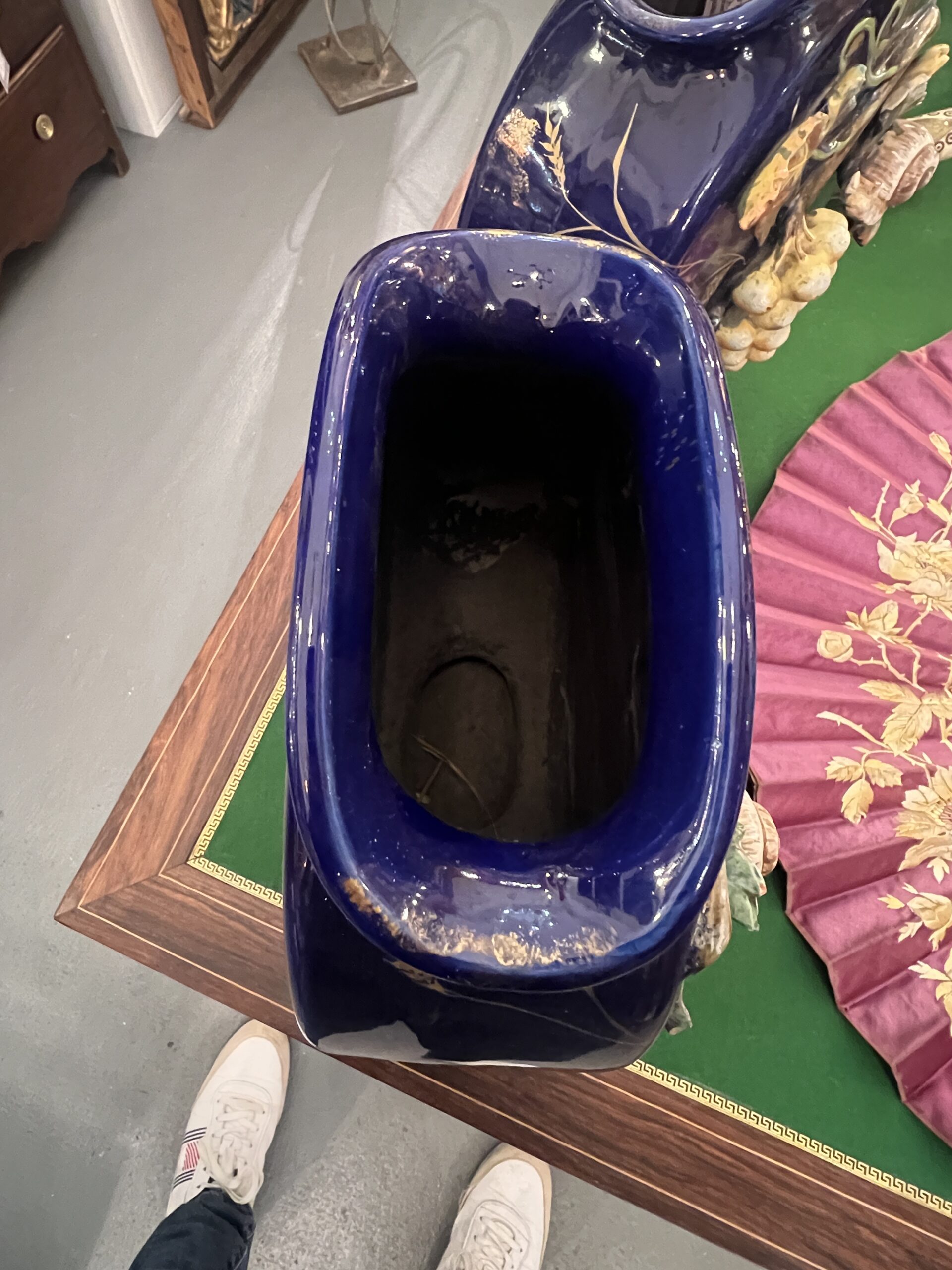 Paire de vases de Wasmuel, méplat en faïence impressionniste, Epoque 1880, décor Japonisant XIXe, bleu cobalt – Image 11