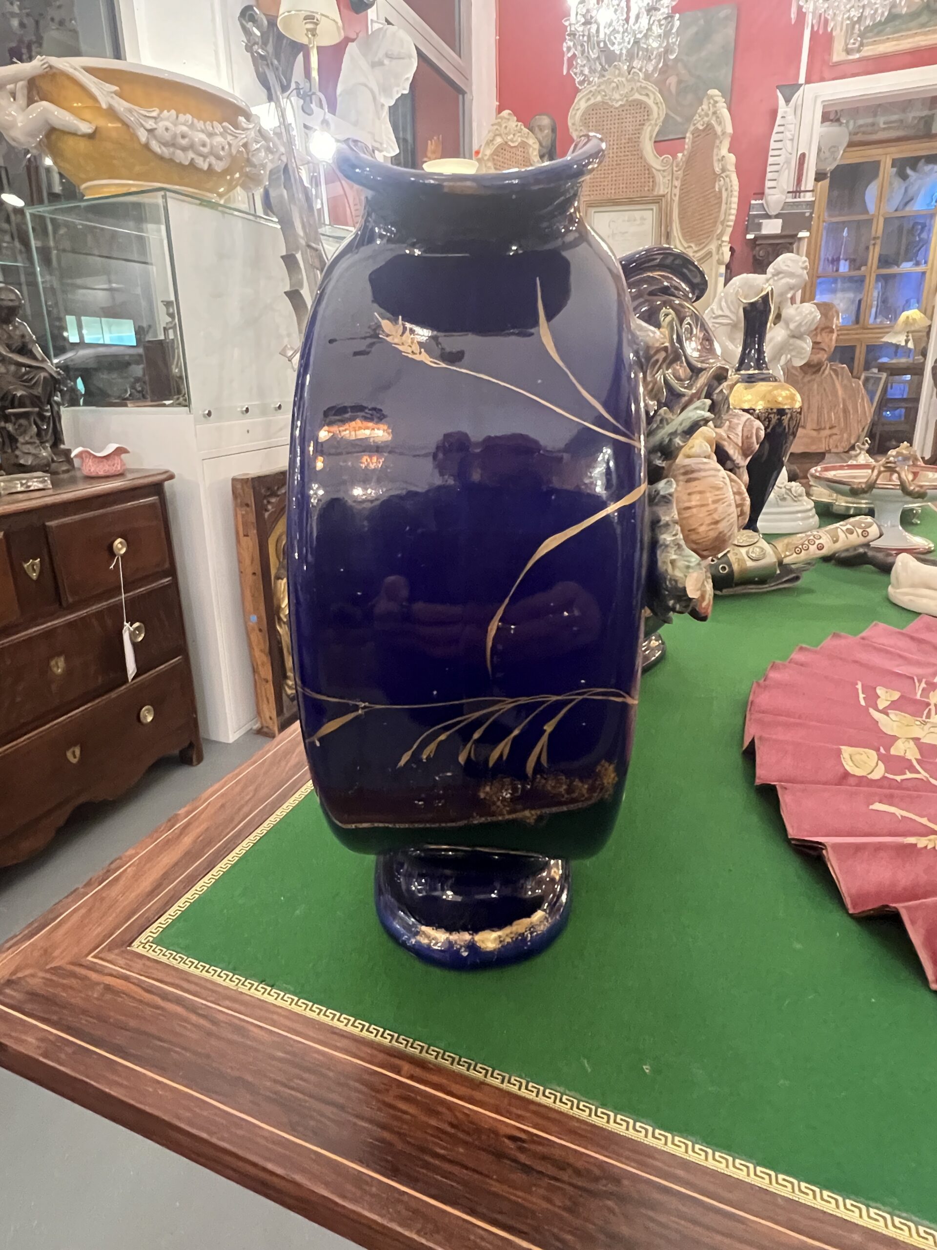 Paire de vases de Wasmuel, méplat en faïence impressionniste, Epoque 1880, décor Japonisant XIXe, bleu cobalt – Image 10