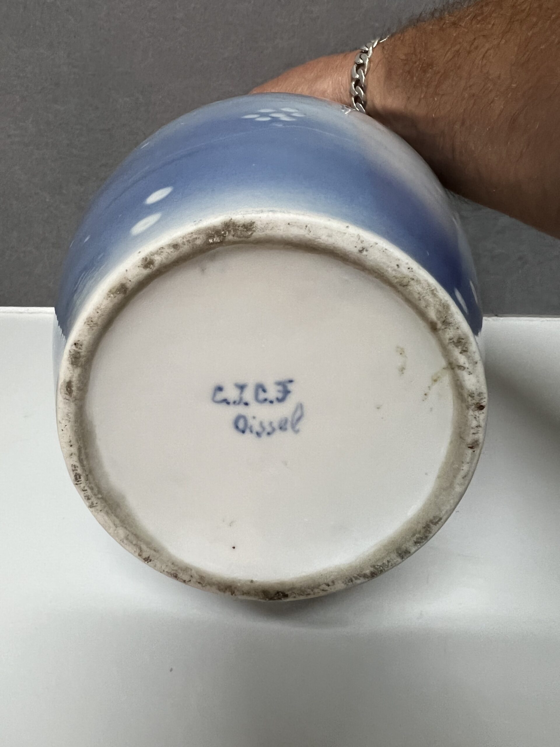 Rare vase en porcelaine de OISSEL ( Normandie ) – Image 9
