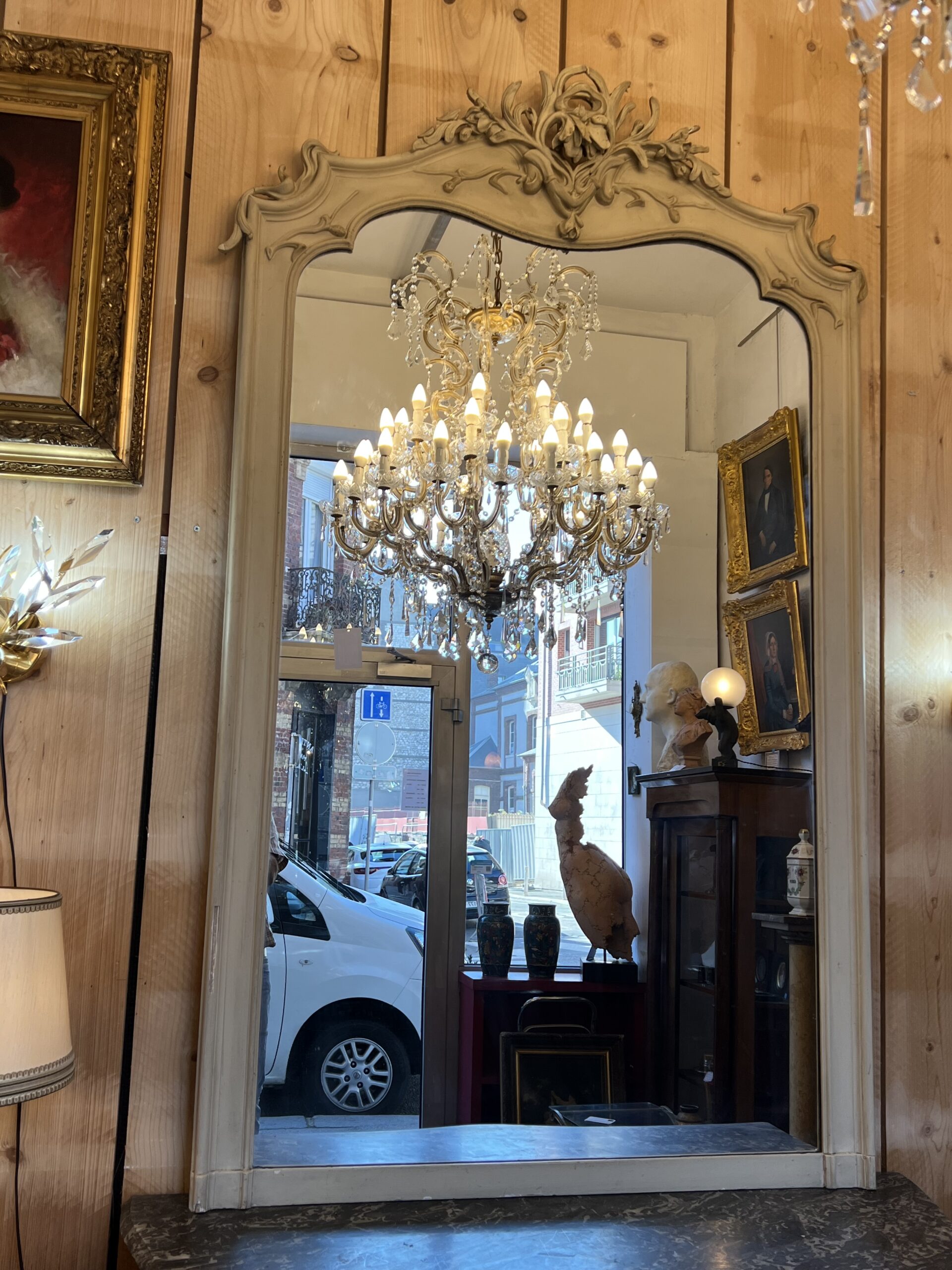 Grand miroir en bois peint sculpté, style Art nouveau – Image 2