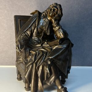 Sculpture bronze de la fin du XIXe siècle, représentant Molière assis dans un fauteuil avec la plume à la main, signé Pradier