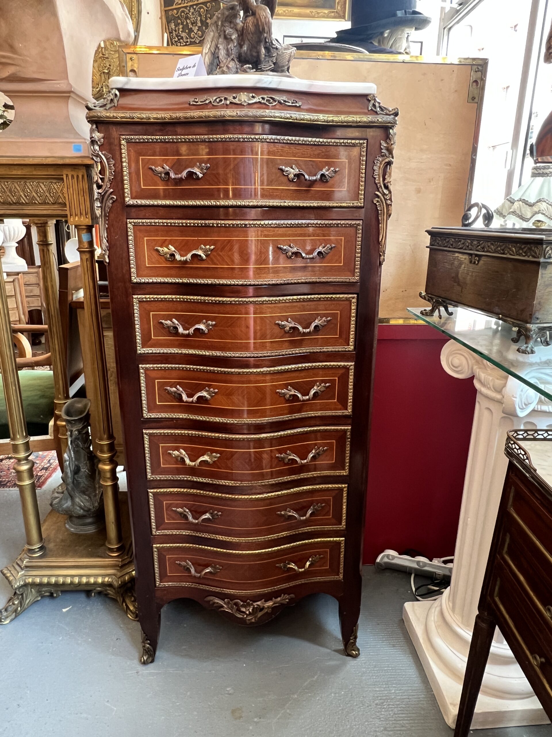 Semainier en bois de placage forme mouvementé et galbé