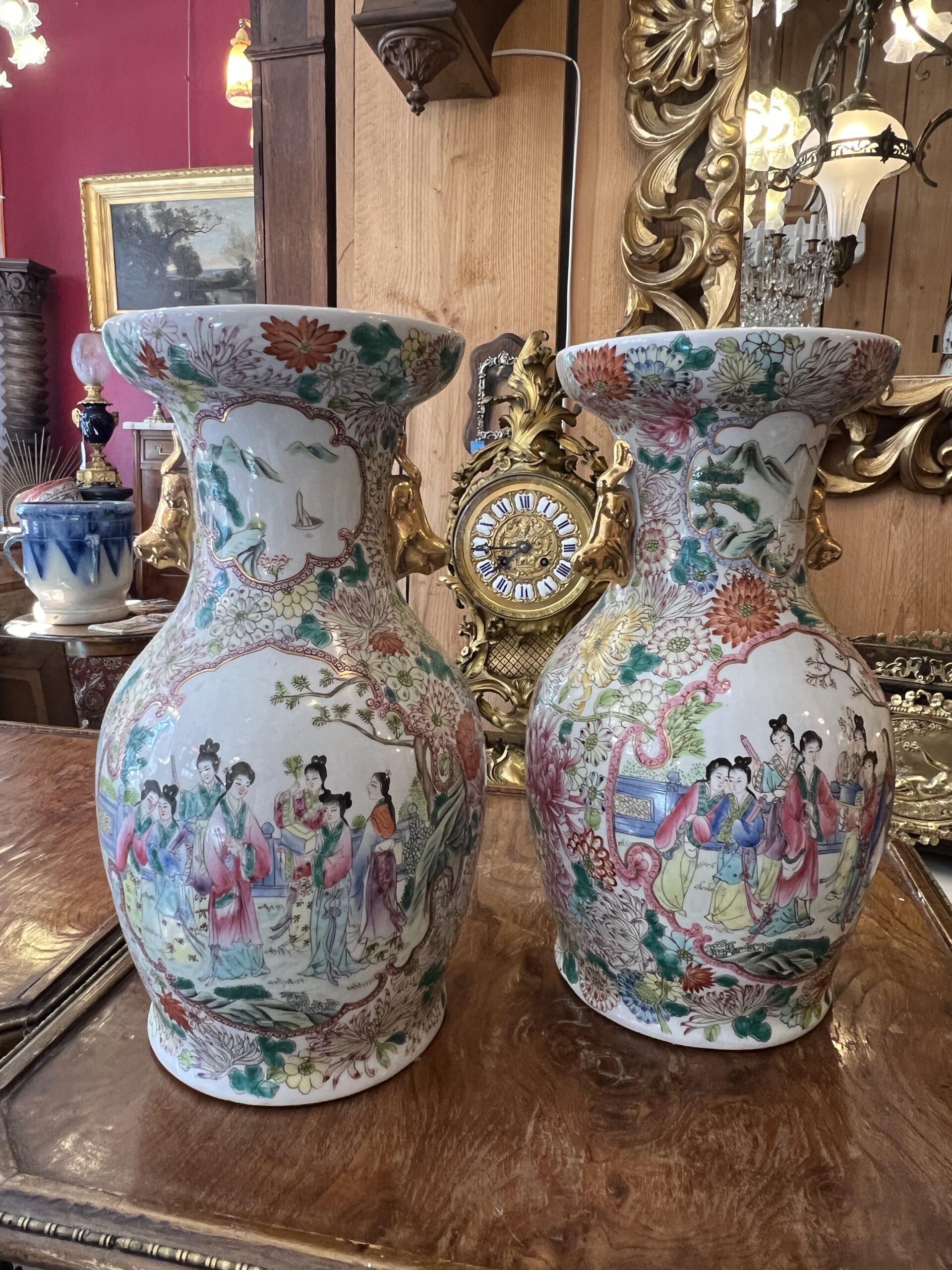 Paire de vases en porcelaine de Chine
