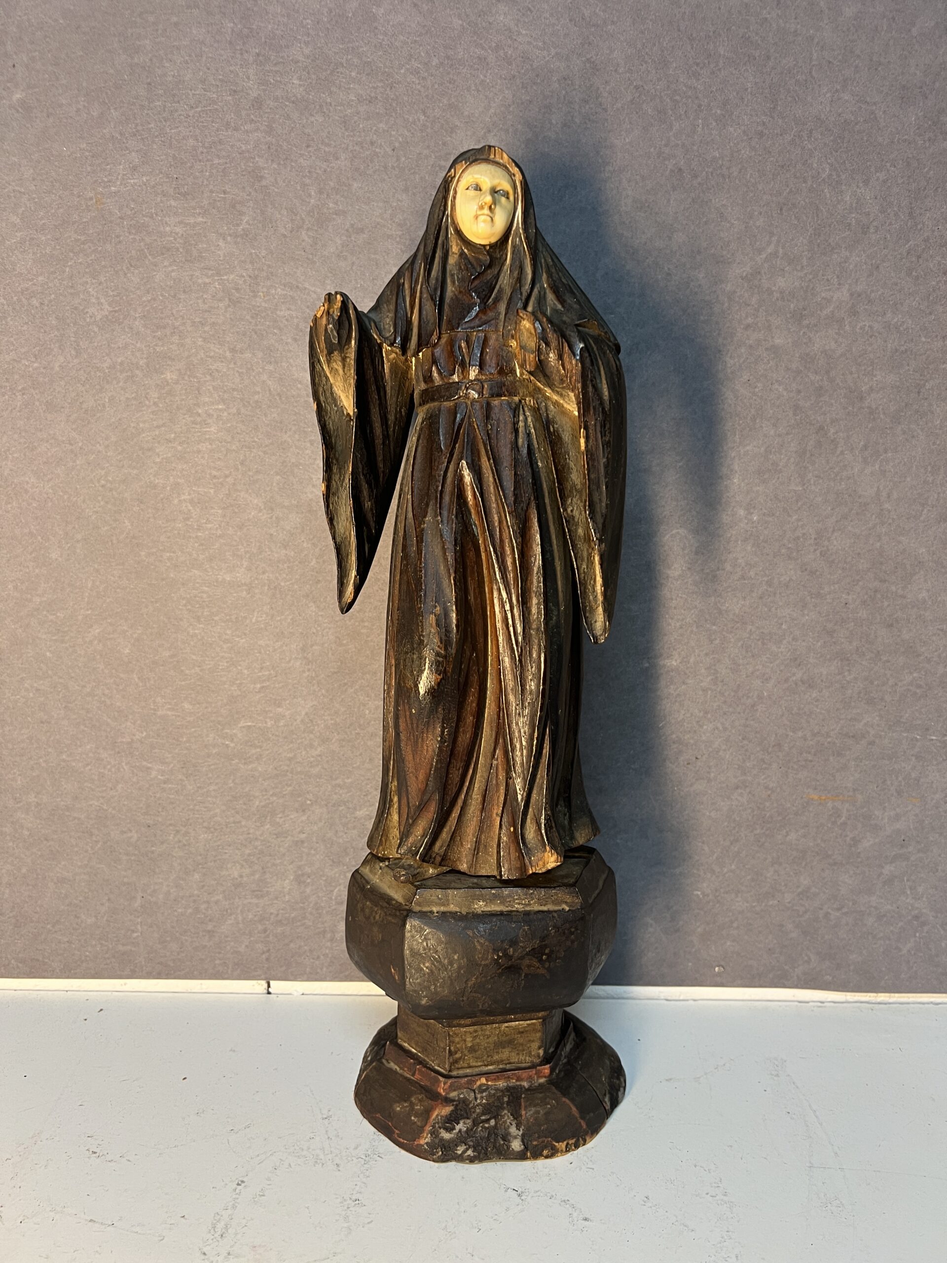 Rare vierge chryséléphantine en bois sculpté époque XVIIIe siècle