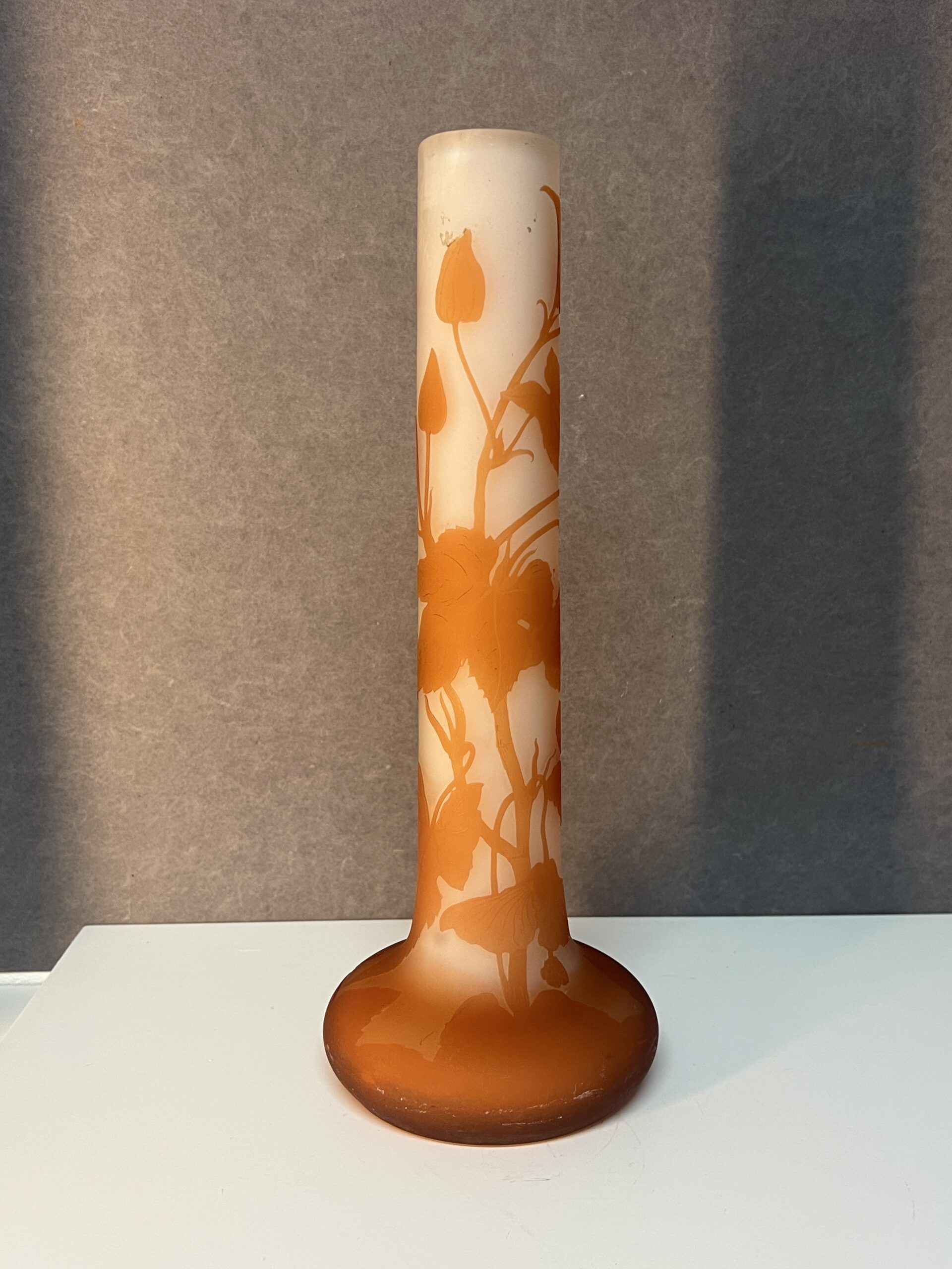 Vase Gallé de forme soliflore en verre doublé et dégagé à l'acide