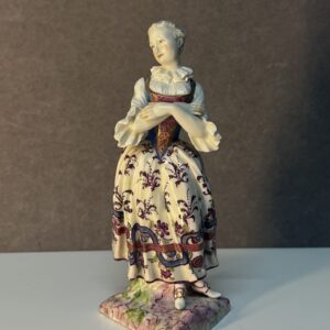 Très belle et ancienne statuette en porcelaine de la manufacture de Meissen XVIIIe siècle