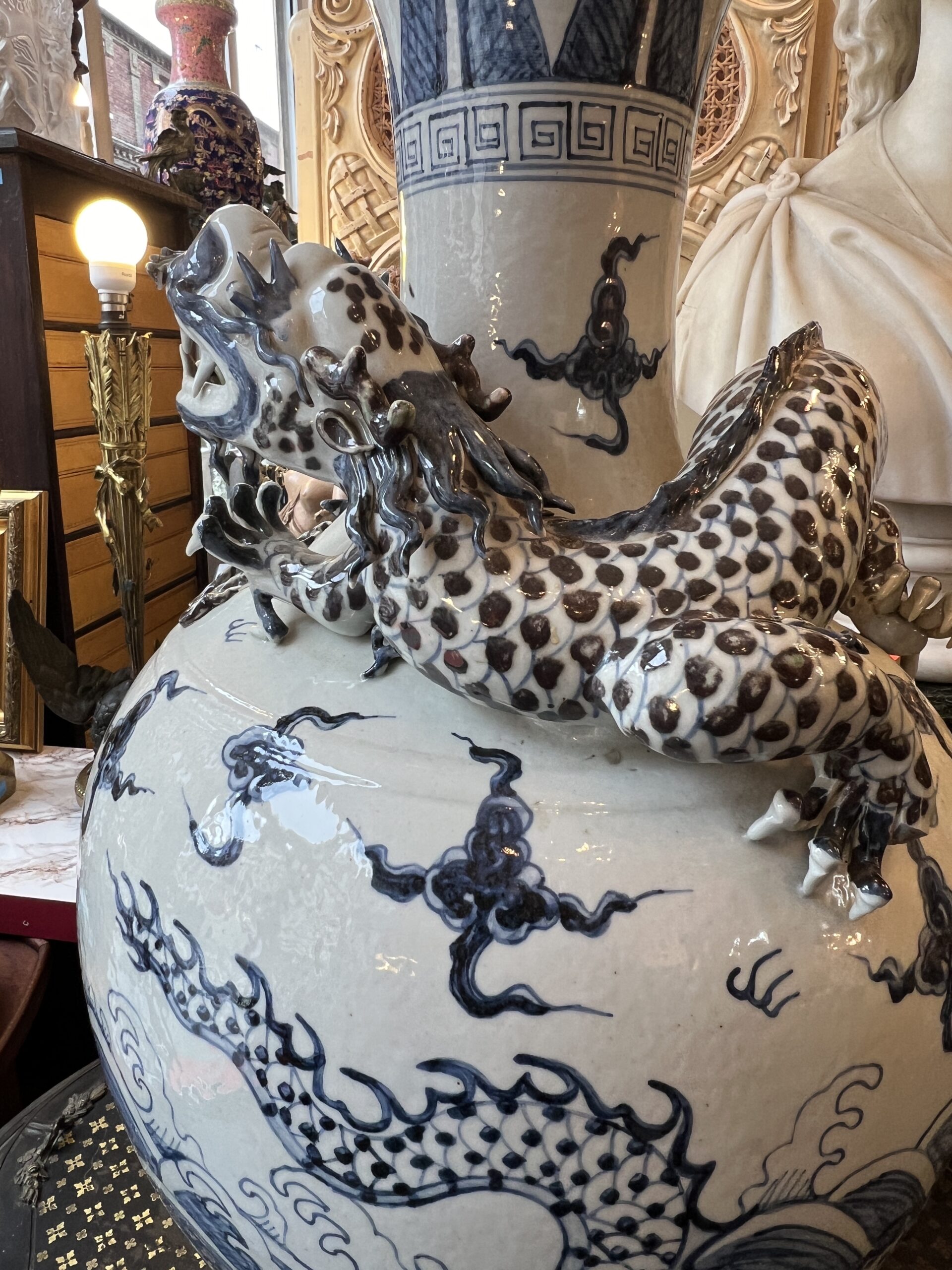 Art d'Asie, imposant vase de Thianqung, en porcelaine de Chine, époque XXe – Image 7