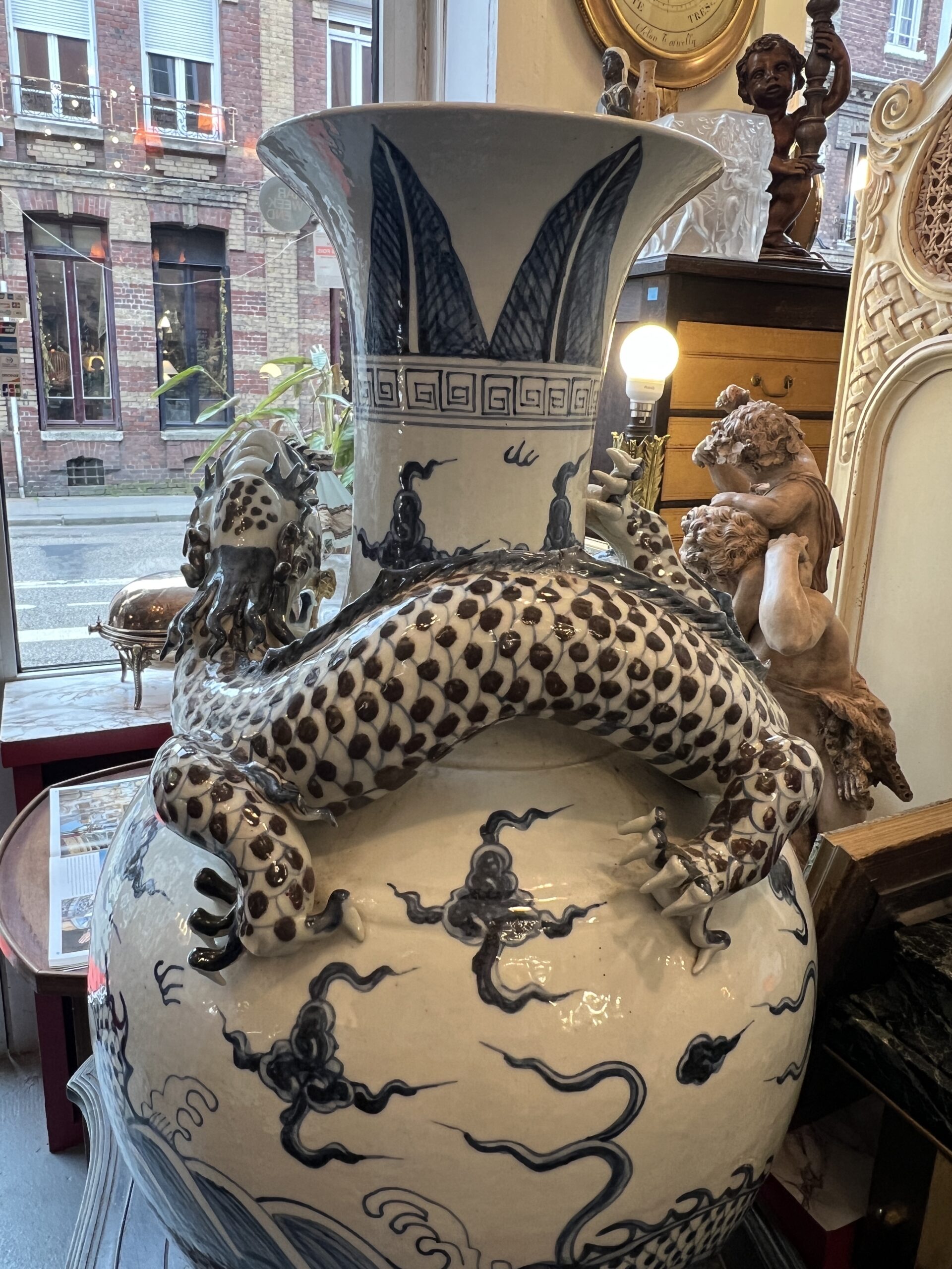 Art d'Asie, imposant vase de Thianqung, en porcelaine de Chine, époque XXe – Image 8