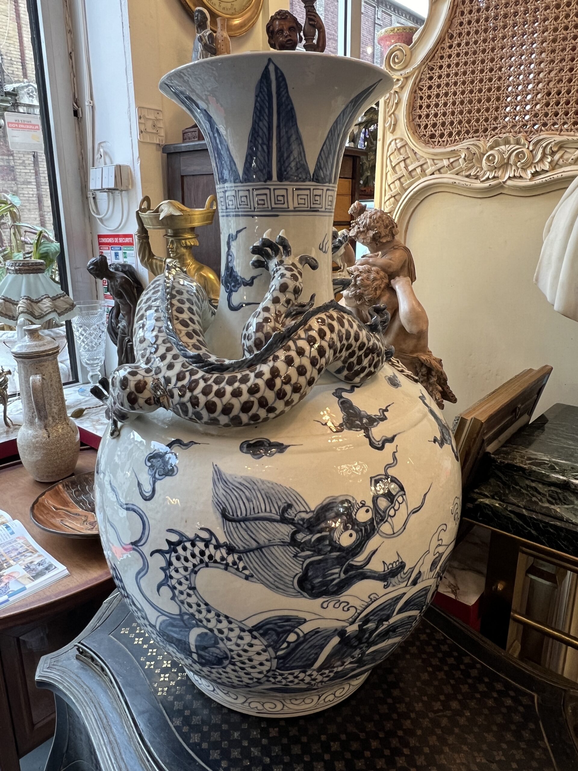 Art d'Asie, imposant vase de Thianqung, en porcelaine de Chine, époque XXe – Image 10