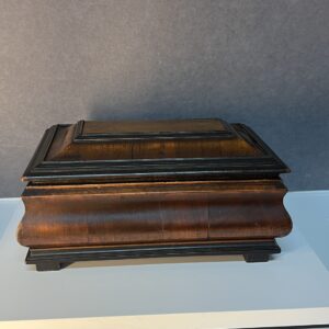 Coffret à système de mariage en bois sculpté