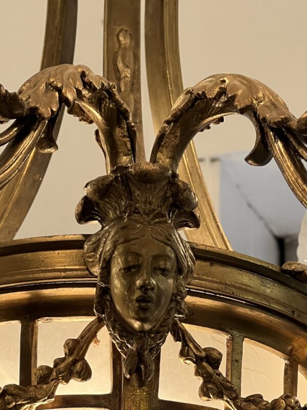Joli lustre XIXe de style Louis XVI en bronze doré – Image 4