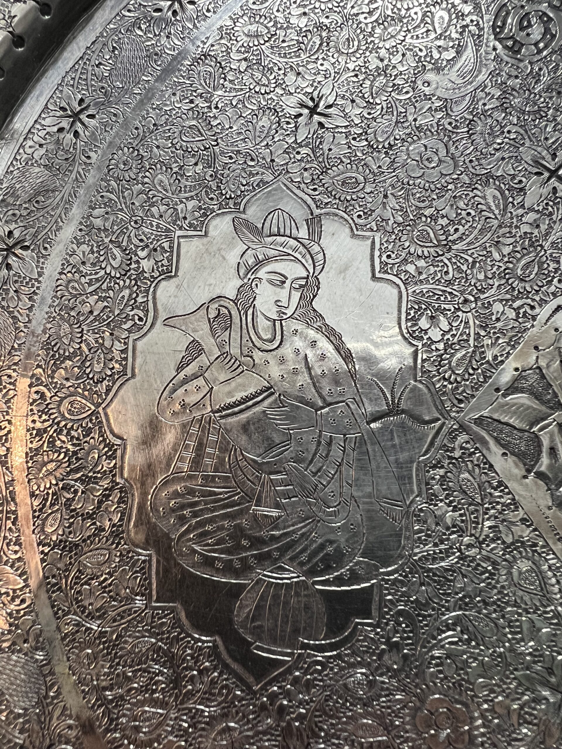 Joli plateau de la Perse d'Isfahan en argent massif ciselé début XXe – Image 5