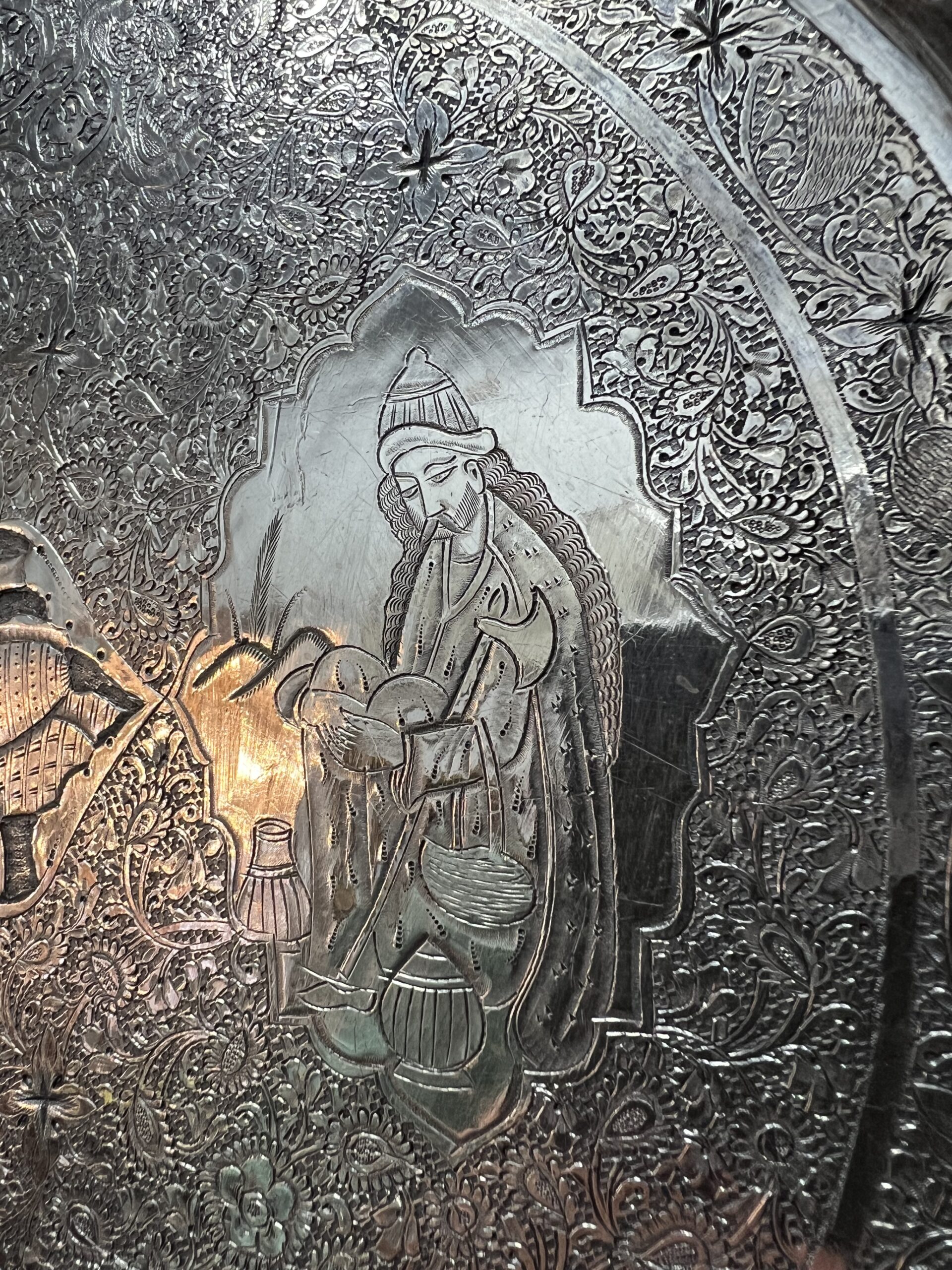 Joli plateau de la Perse d'Isfahan en argent massif ciselé début XXe – Image 4