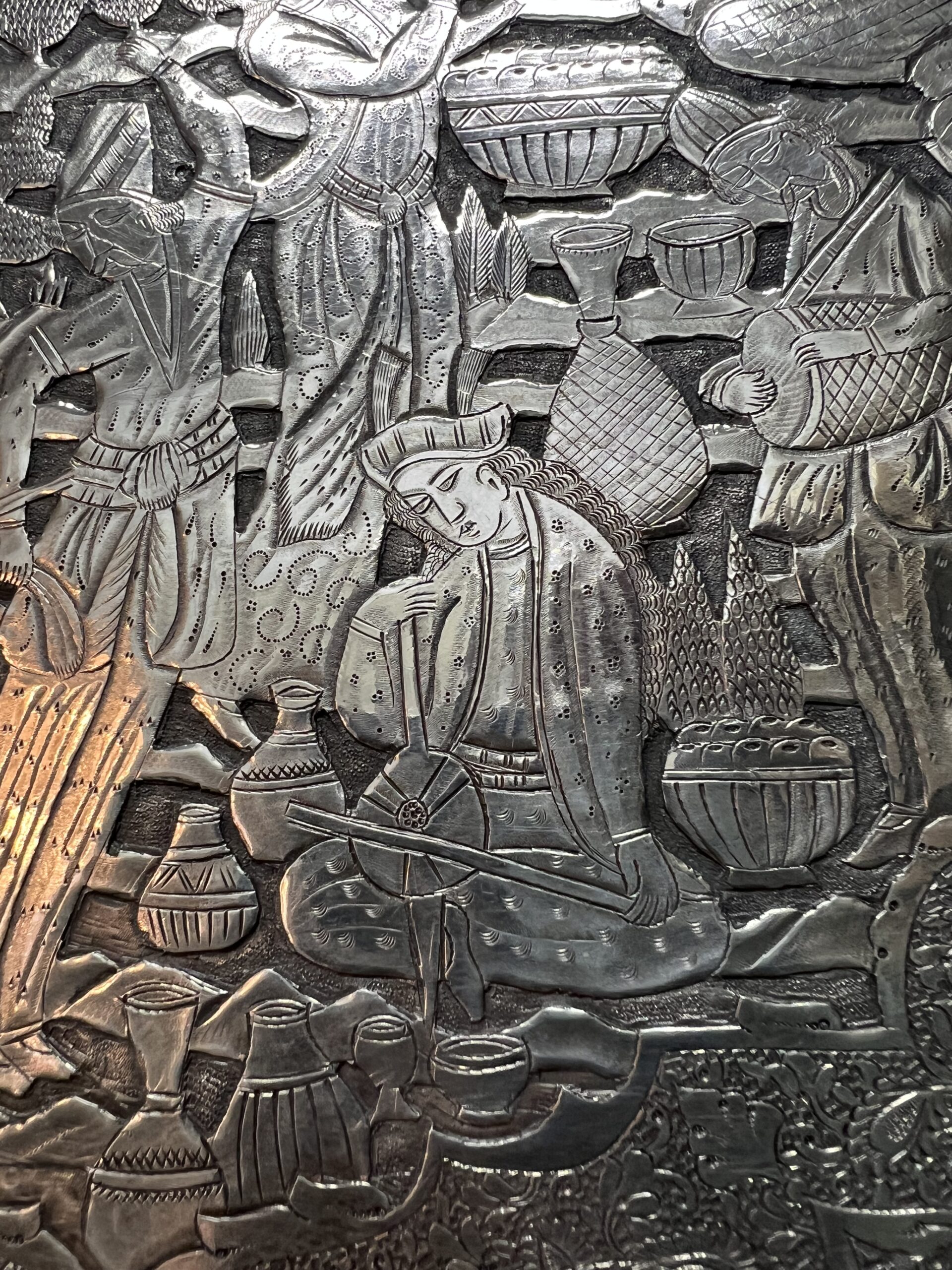 Joli plateau de la Perse d'Isfahan en argent massif ciselé début XXe – Image 3