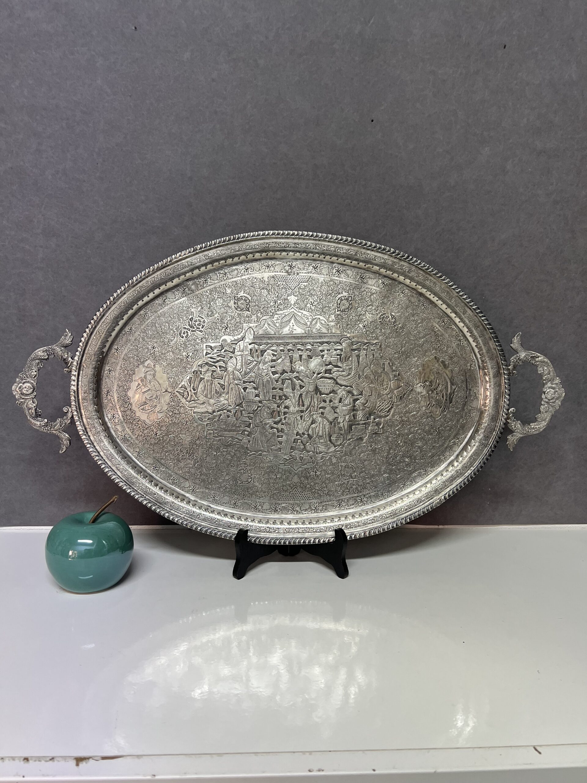 Joli plateau de la Perse d'Isfahan en argent massif ciselé début XXe