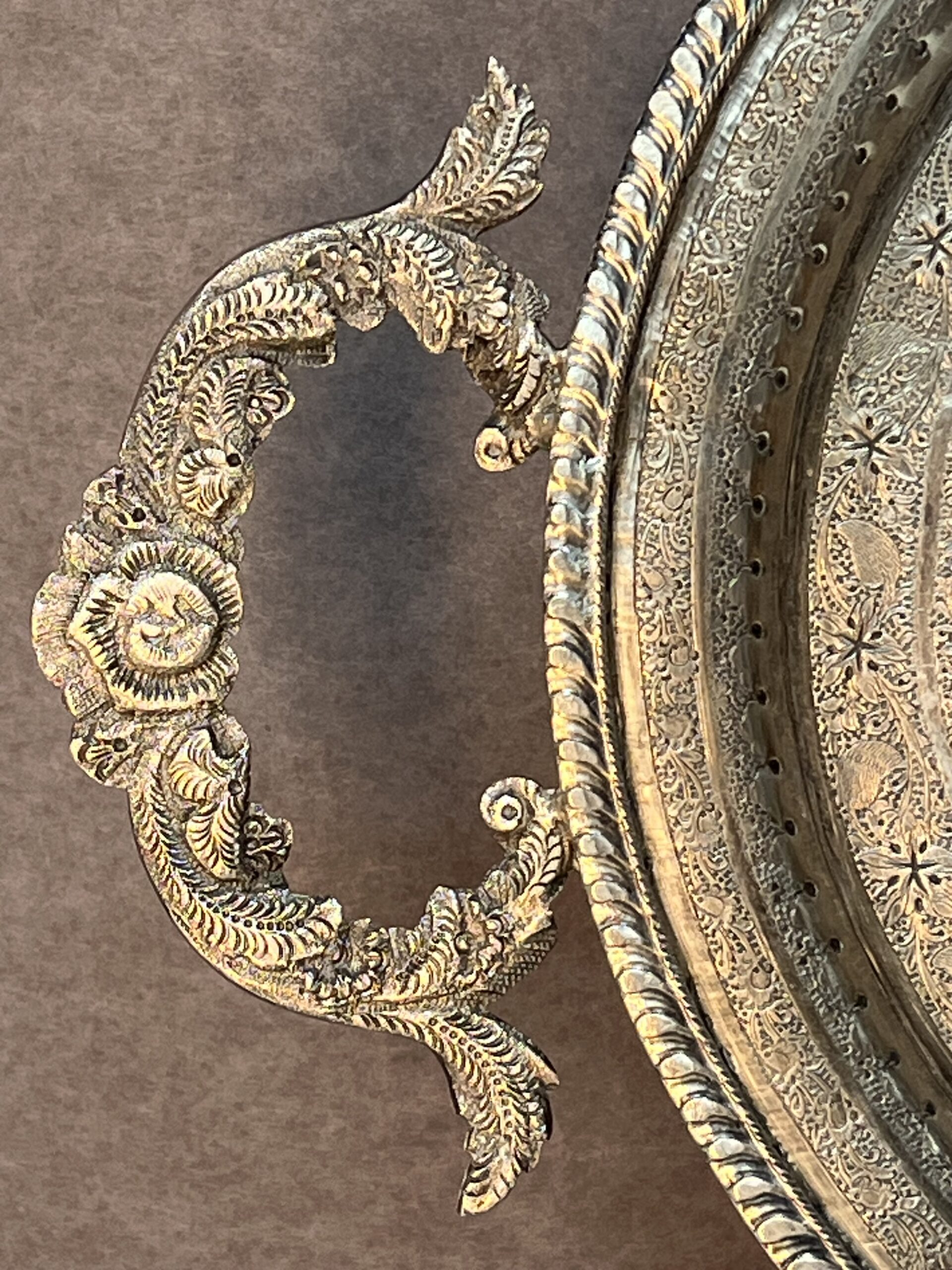 Joli plateau de la Perse d'Isfahan en argent massif ciselé début XXe – Image 7