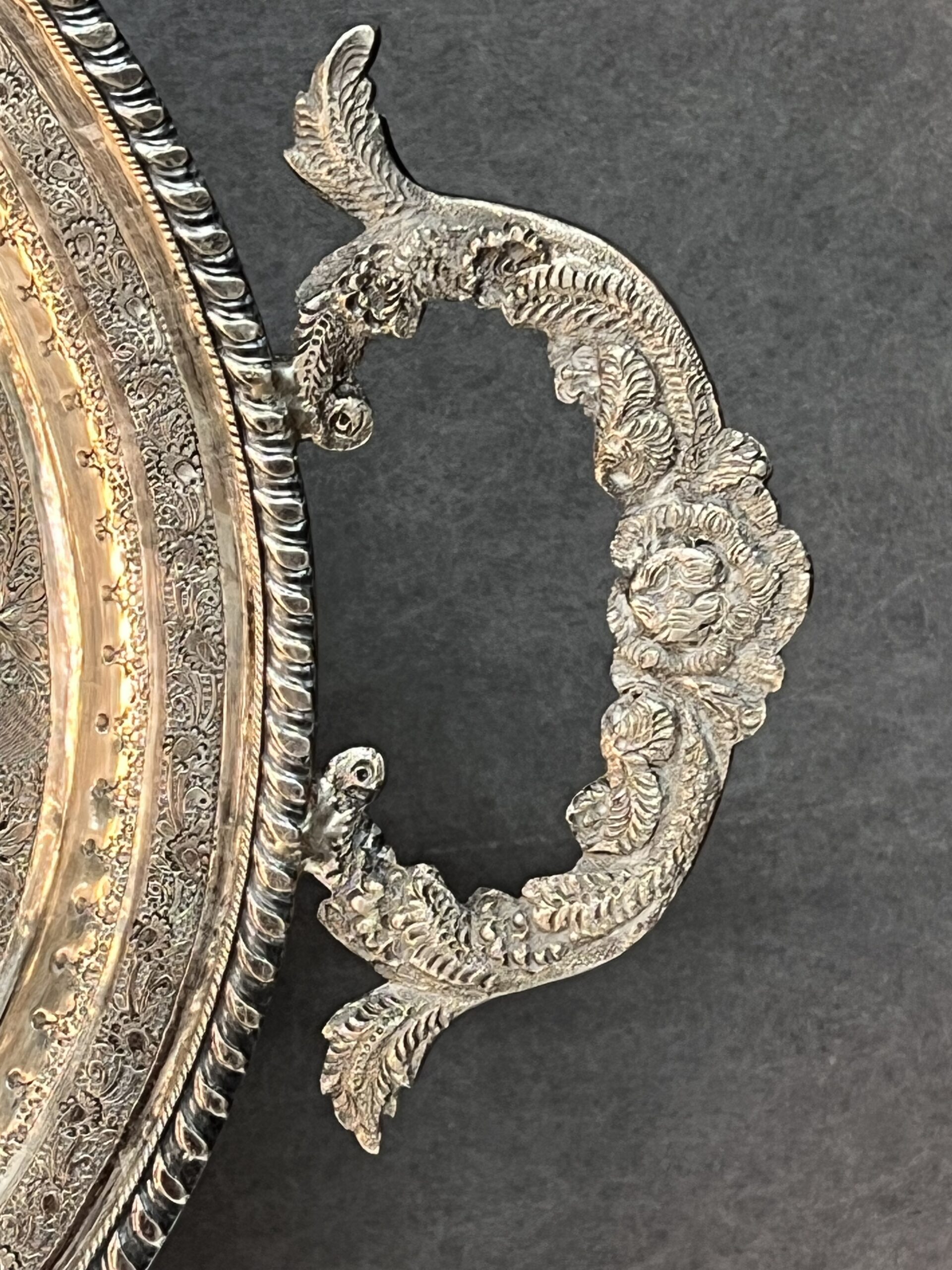 Joli plateau de la Perse d'Isfahan en argent massif ciselé début XXe – Image 8