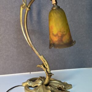 Lampe de bureau art nouveau en bronze massif doré, tulipe en pâte de verre signé Muller Frères