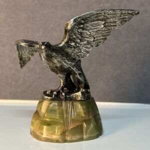 Aigle royal aux ailes déployées en argent massif 925 sur socle en onyx