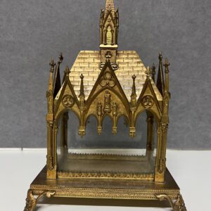Petit reliquaire de Chasse ancien, en laiton doré à décor d’église , XIXe siècle