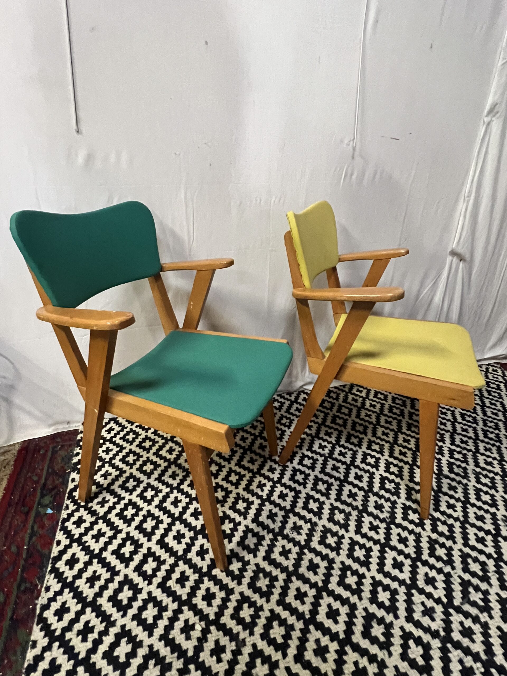 Paire de chaises fauteuils bridge compas vintage 1960 de couleur vert et jaune