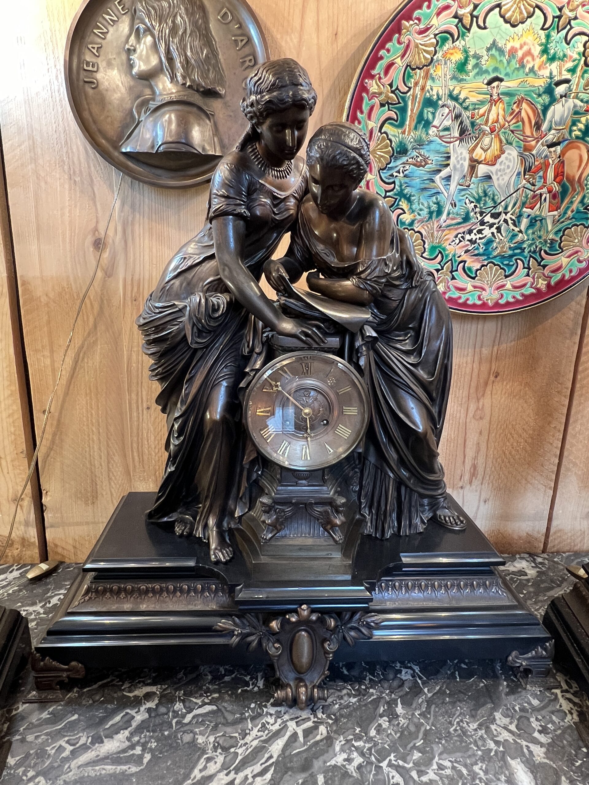 Imposante garniture de cheminée XIXe en bronze de Moreau – Image 3