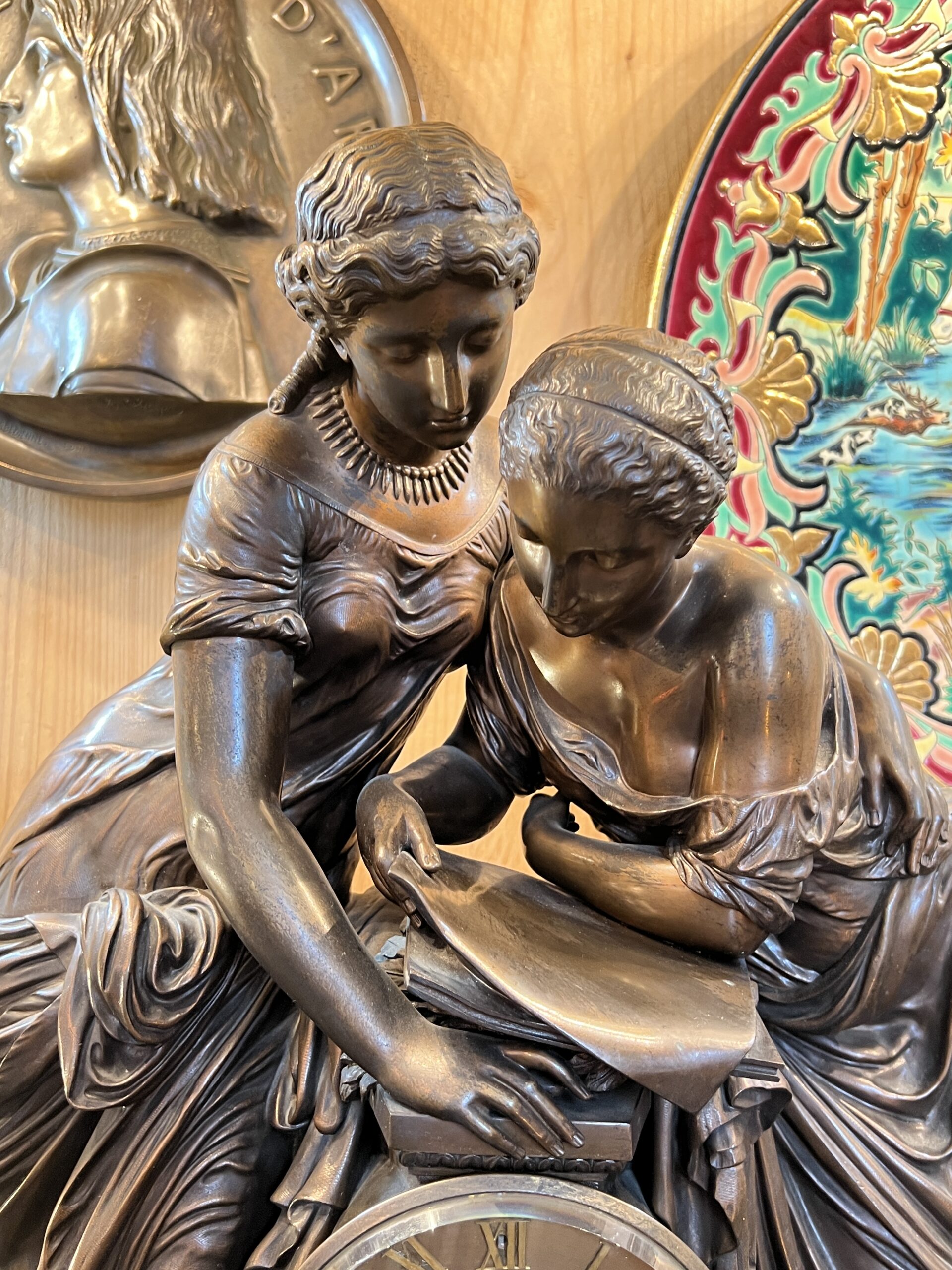 Imposante garniture de cheminée XIXe en bronze de Moreau – Image 4