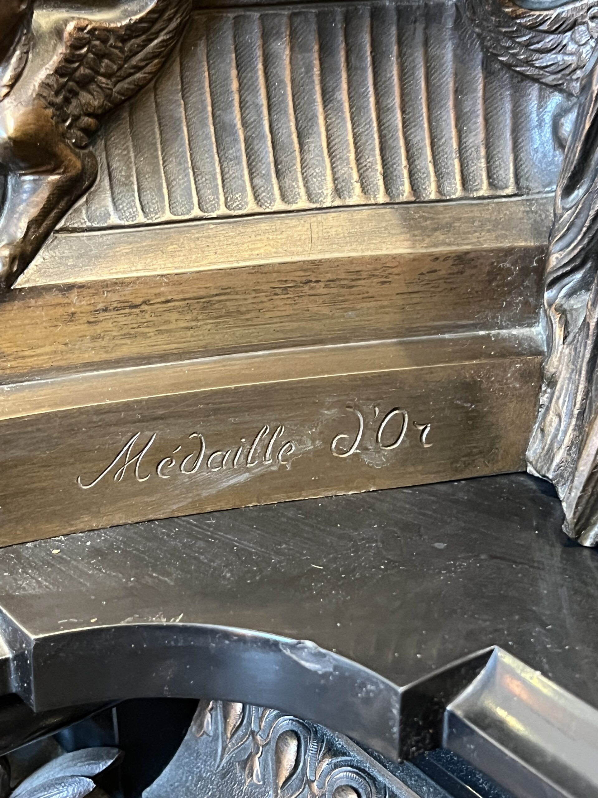 Imposante garniture de cheminée XIXe en bronze de Moreau – Image 10