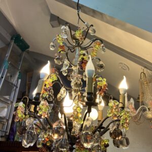 Très beau et ancien lustre à pampilles de fruits en verre de Murano