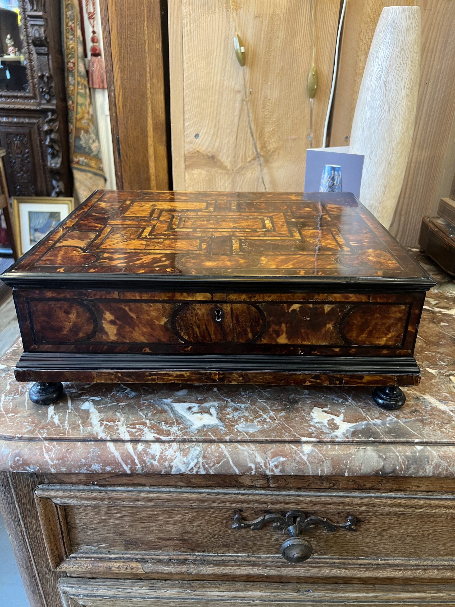 Coffret coffre époque 17e en écaille de tortue