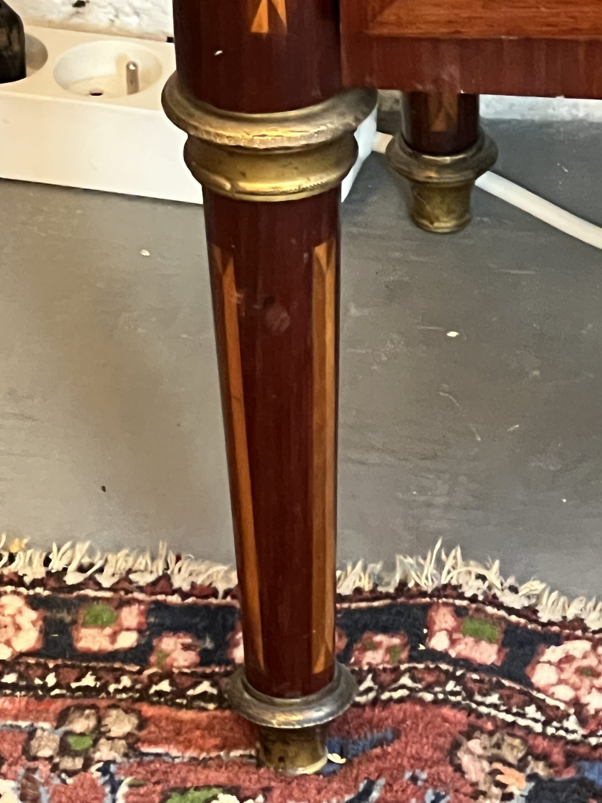 Vitrine de style Louis XVI en marqueterie de bois de placage, fin XIXe – Image 7