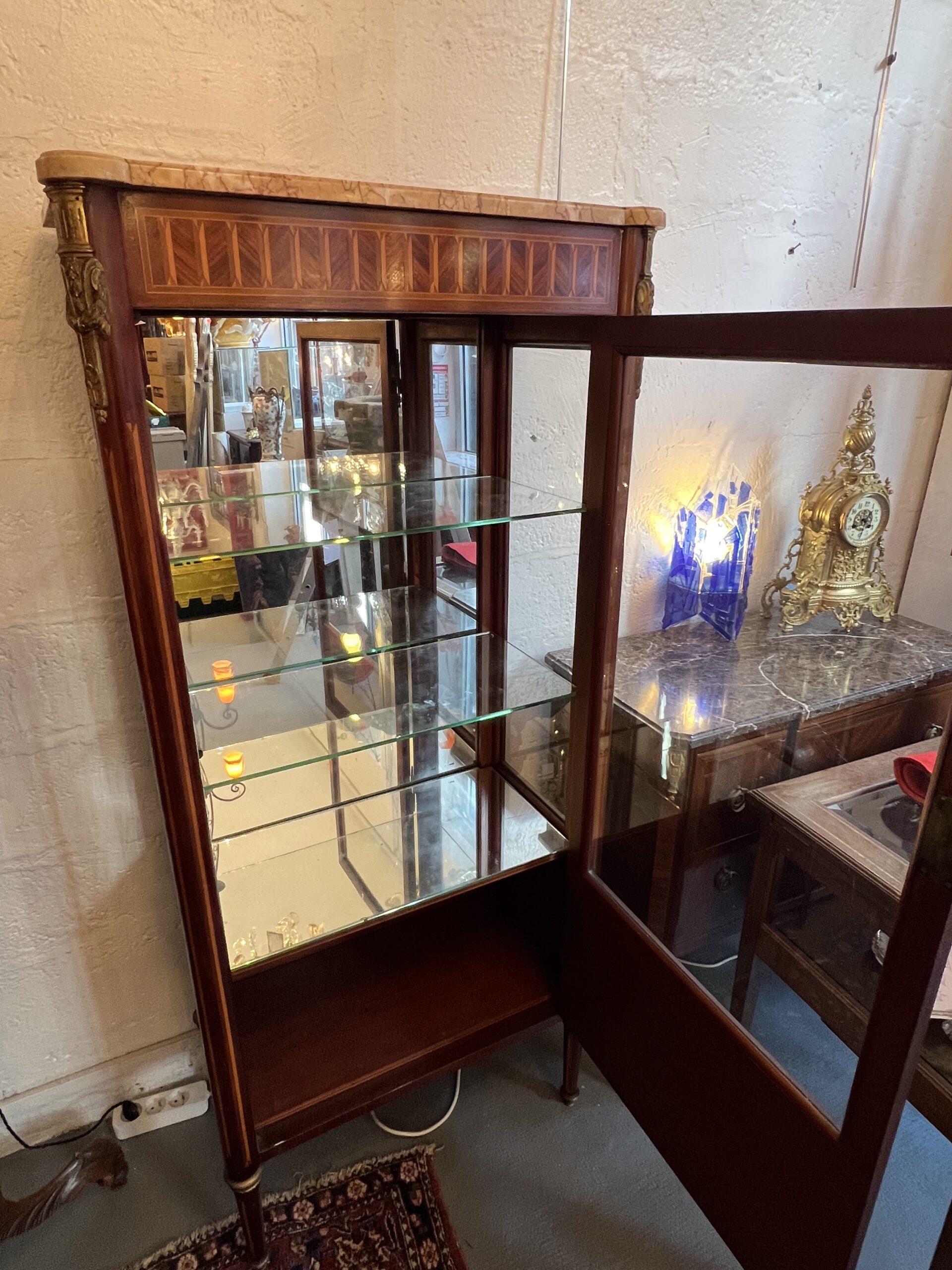 Vitrine de style Louis XVI en marqueterie de bois de placage, fin XIXe – Image 14