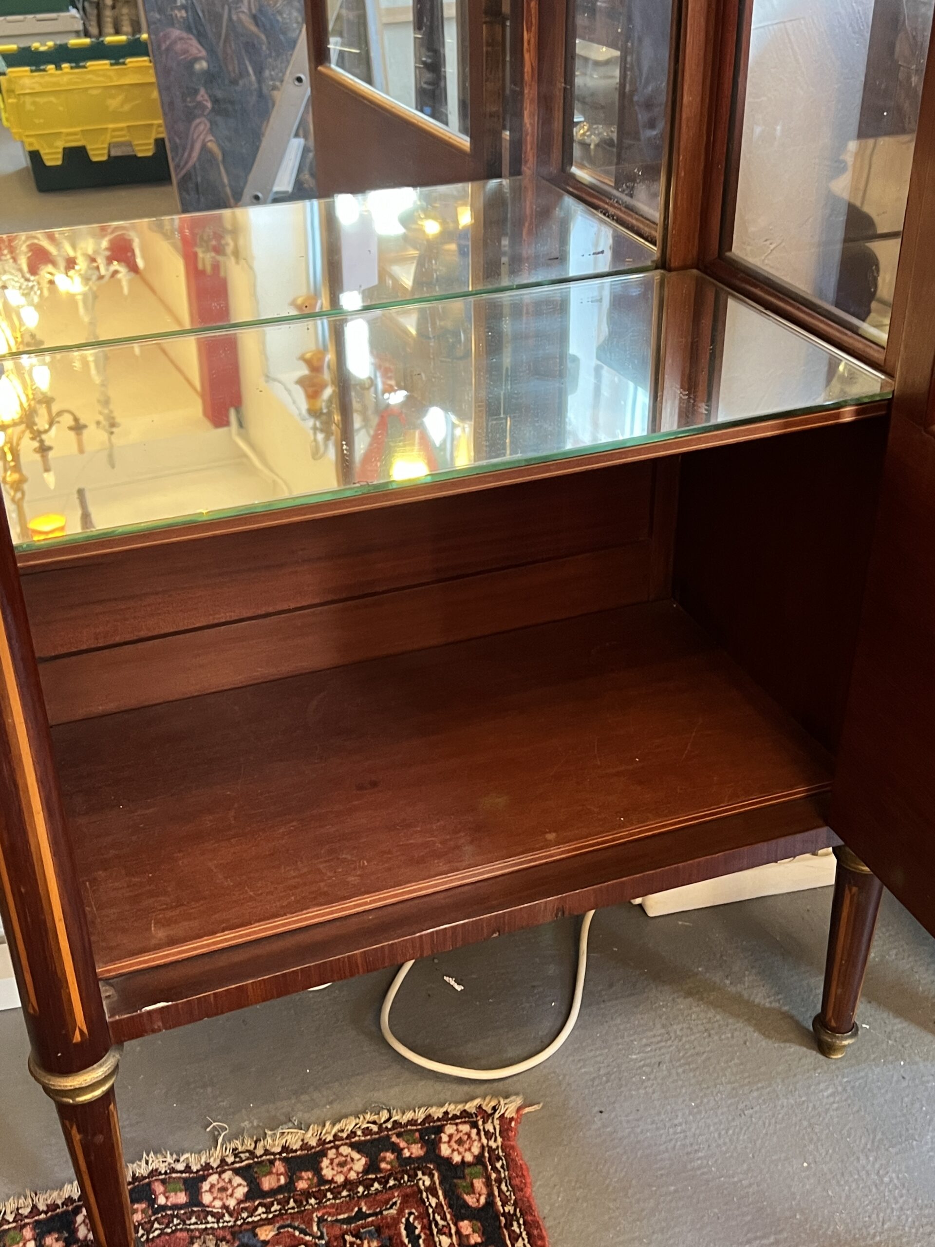 Vitrine de style Louis XVI en marqueterie de bois de placage, fin XIXe – Image 15