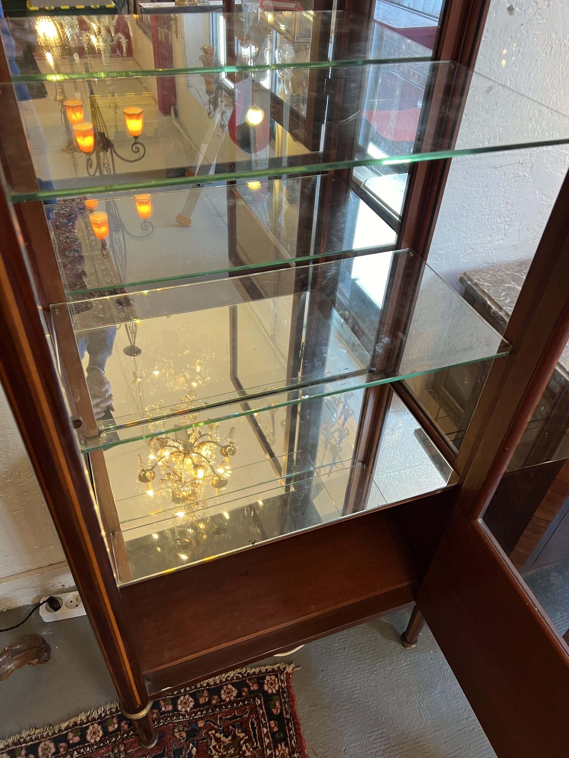 Vitrine de style Louis XVI en marqueterie de bois de placage, fin XIXe – Image 16