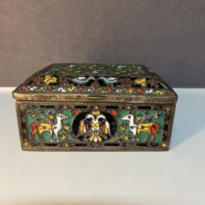 Joli coffret en métal entièrement en émaux cloisonnés, début XXe