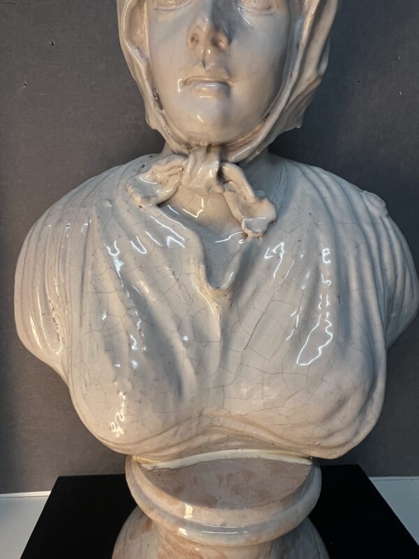 Grande sculpture terre cuite émaillée d'une femme, style néoclassique Italien fin XIXe début XXe siècle – Image 6