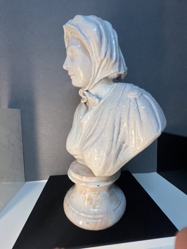 Grande sculpture terre cuite émaillée d'une femme, style néoclassique Italien fin XIXe début XXe siècle – Image 8