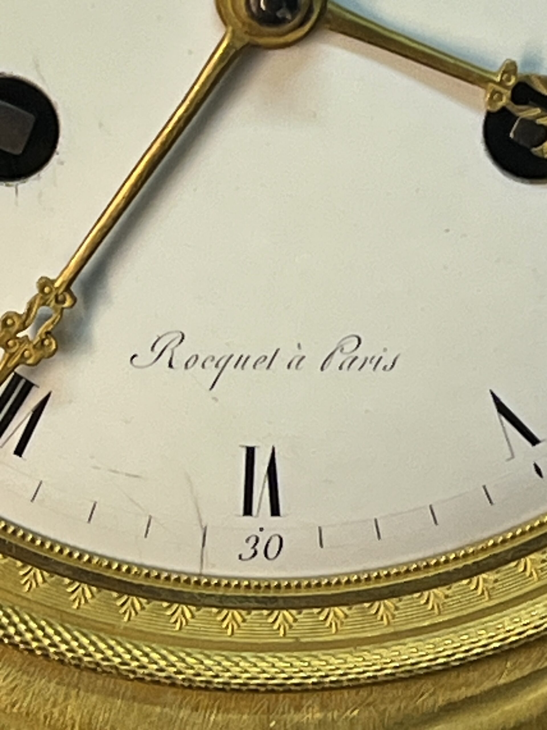 Magnifique pendule bronze doré au mercure, style Empire du XVIIIe siècle, jeu de dame