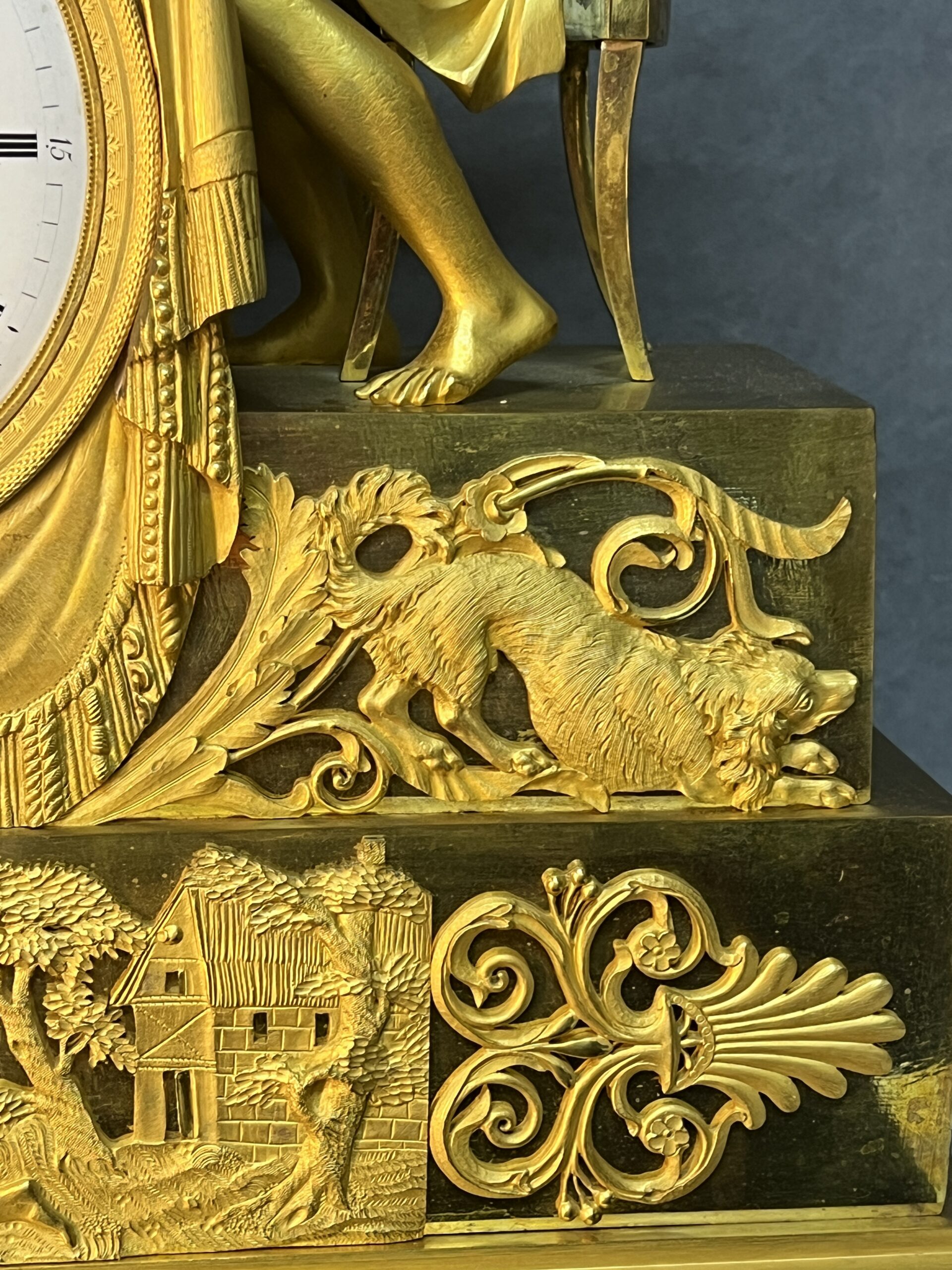 Magnifique pendule en bronze doré au mercure, style Empire du XVIIIe siècle, jeu de dame, Rocquet à Paris – Image 4