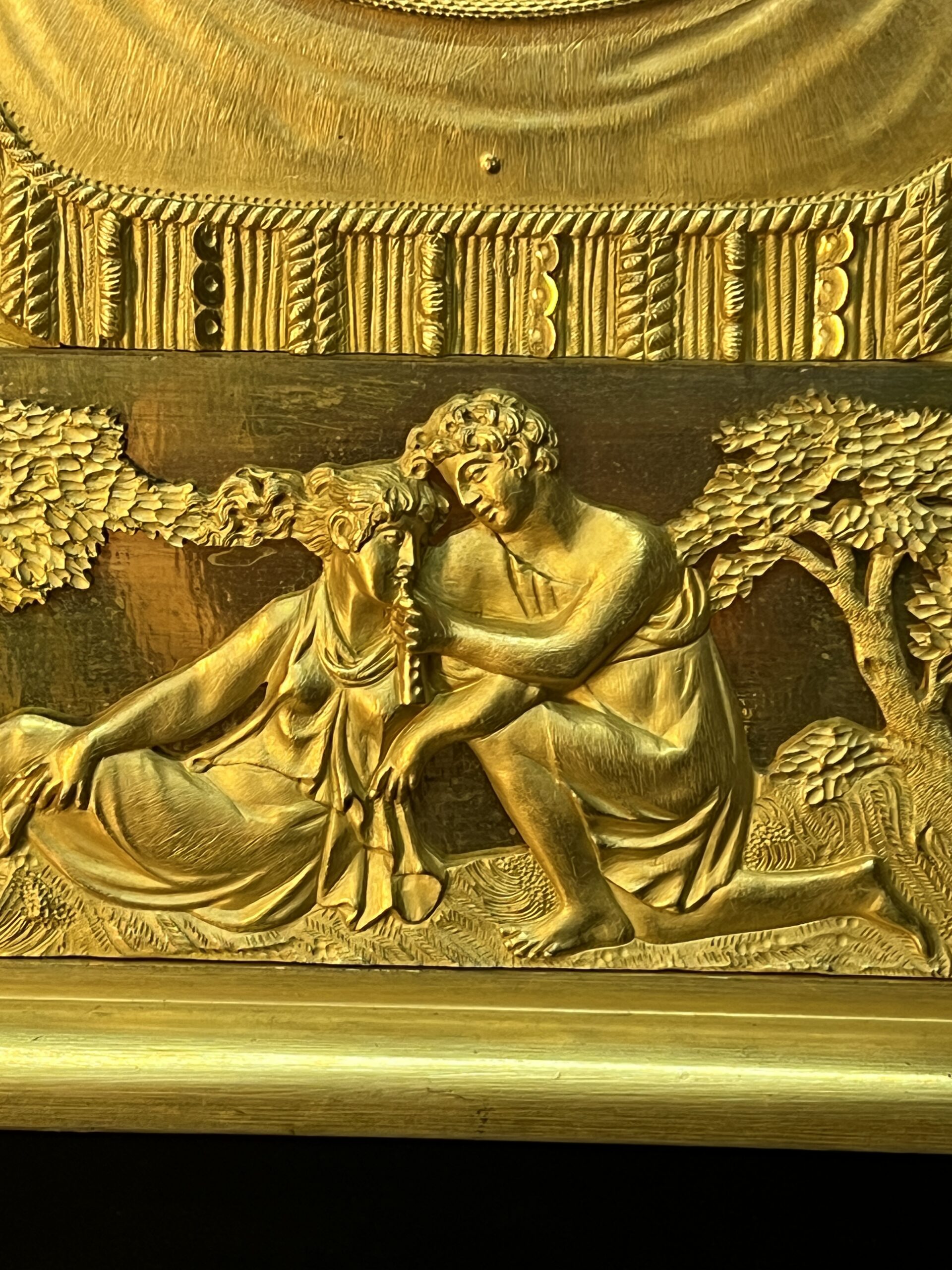 Magnifique pendule en bronze doré au mercure, style Empire du XVIIIe siècle, jeu de dame, Rocquet à Paris – Image 7