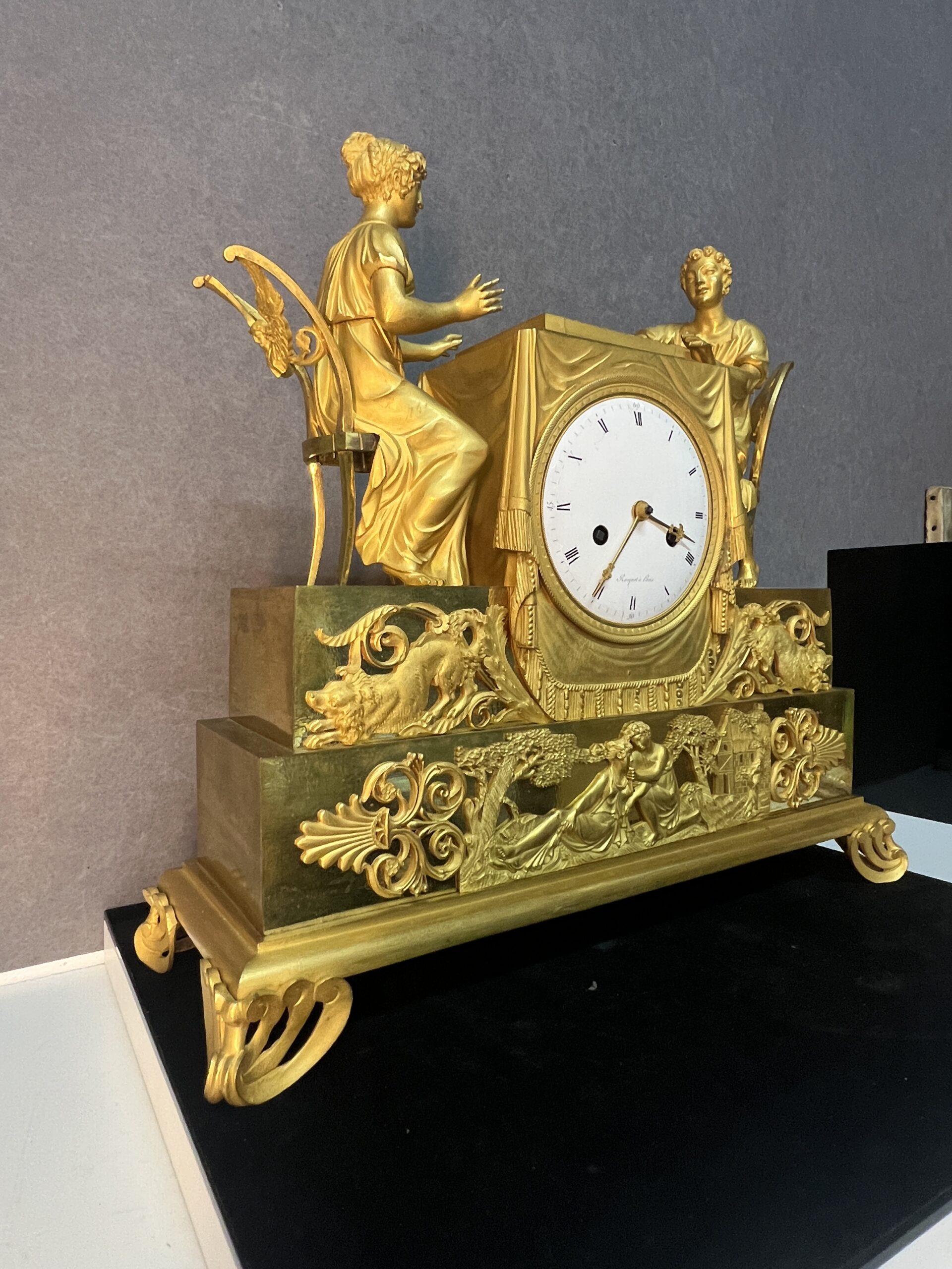 Magnifique pendule bronze doré au mercure, style Empire du XVIIIe siècle, jeu de dame