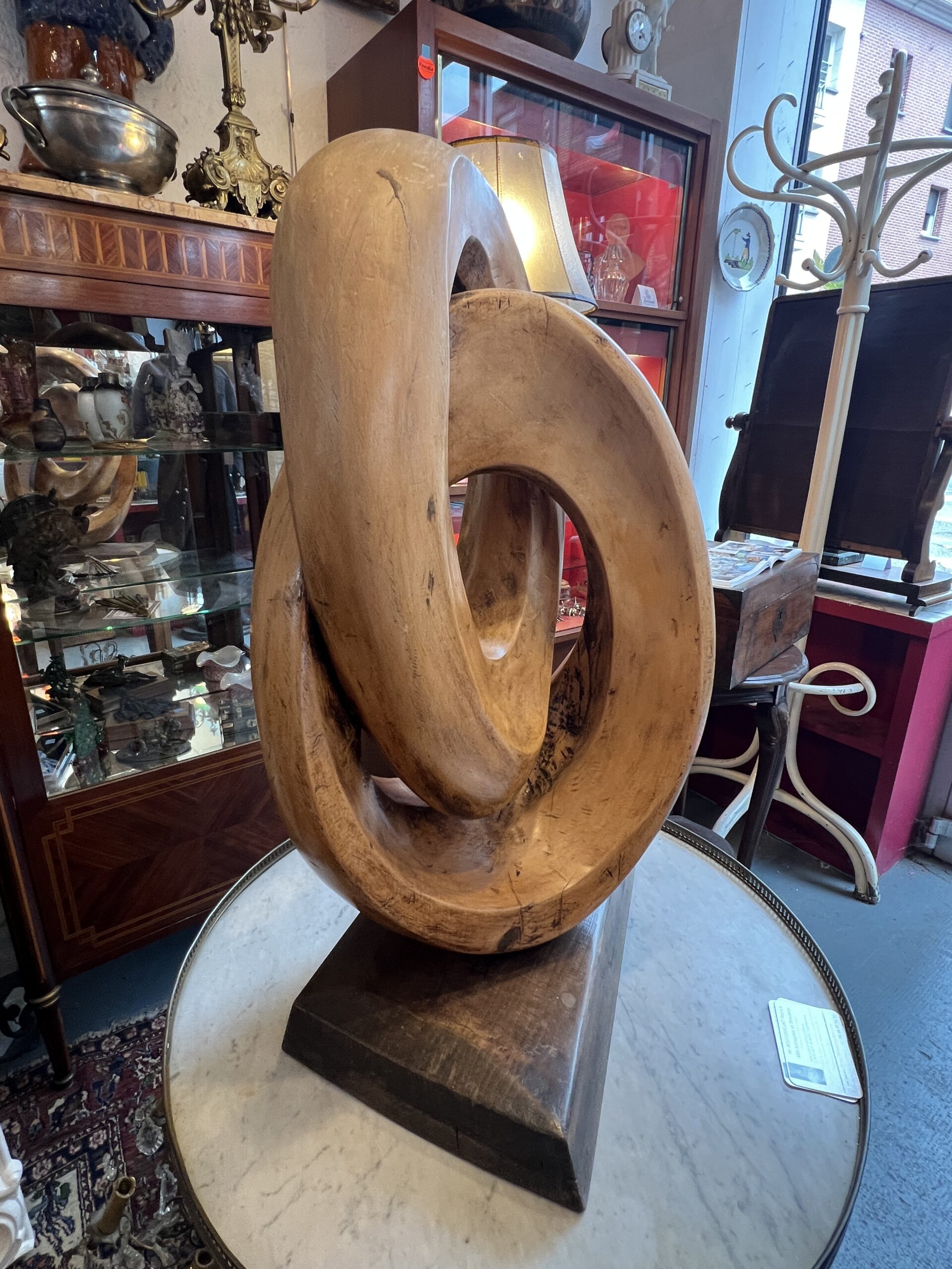 Grande sculpture signé et daté de 1989 par le sculpteur Normand Yvon ALAN, "l'attache "