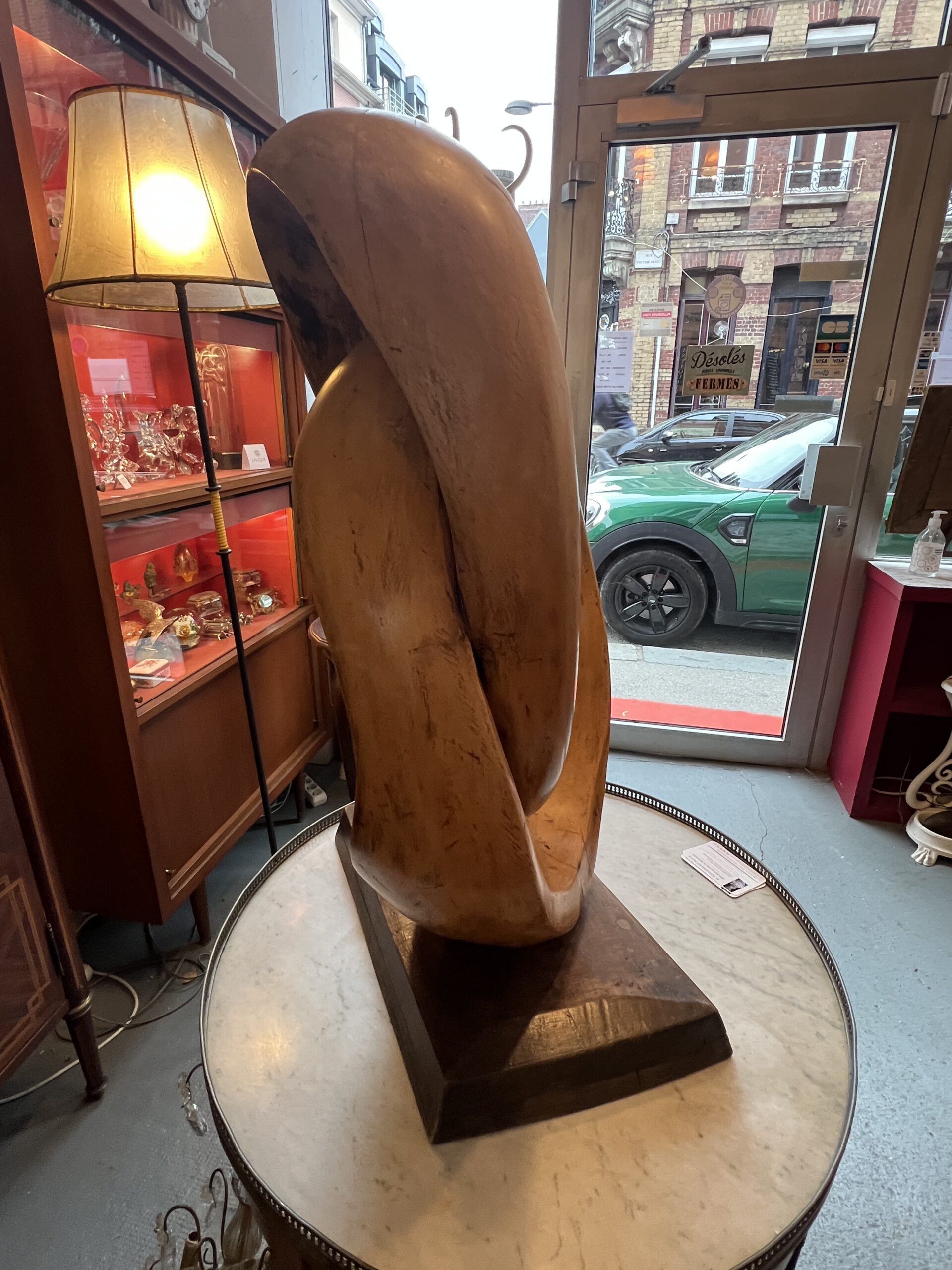 Grande sculpture signé et daté de 1989 par le sculpteur Normand Yvon ALAN, "l'attache "