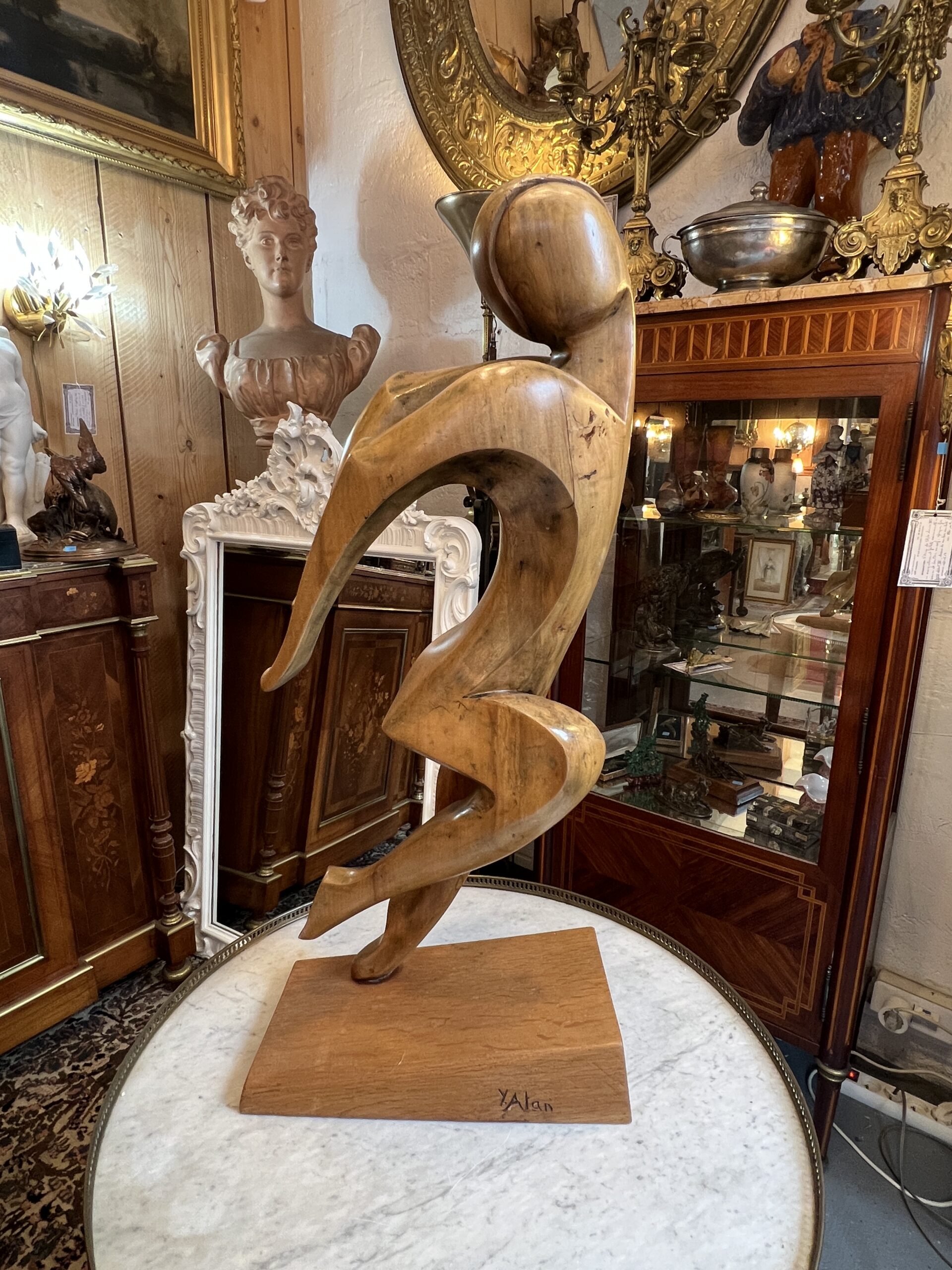 Grande sculpture signée et datée de 1968 par le sculpteur Normand Yvon ALAN " l'arrivée " – Image 2