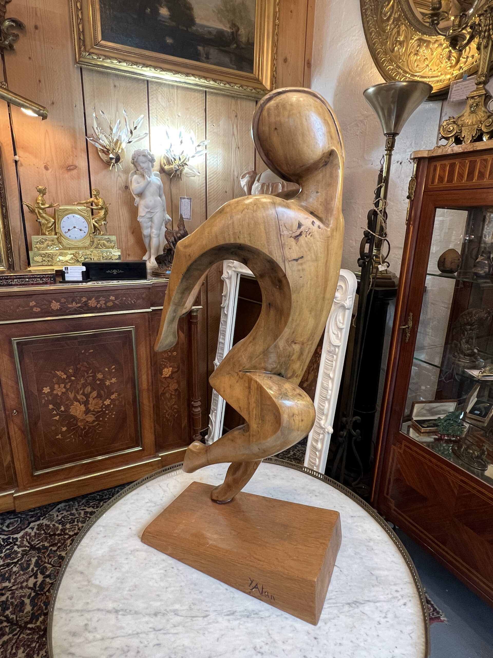 Grande sculpture signée et datée de 1968 par le sculpteur Normand Yvon ALAN " l'arrivée "