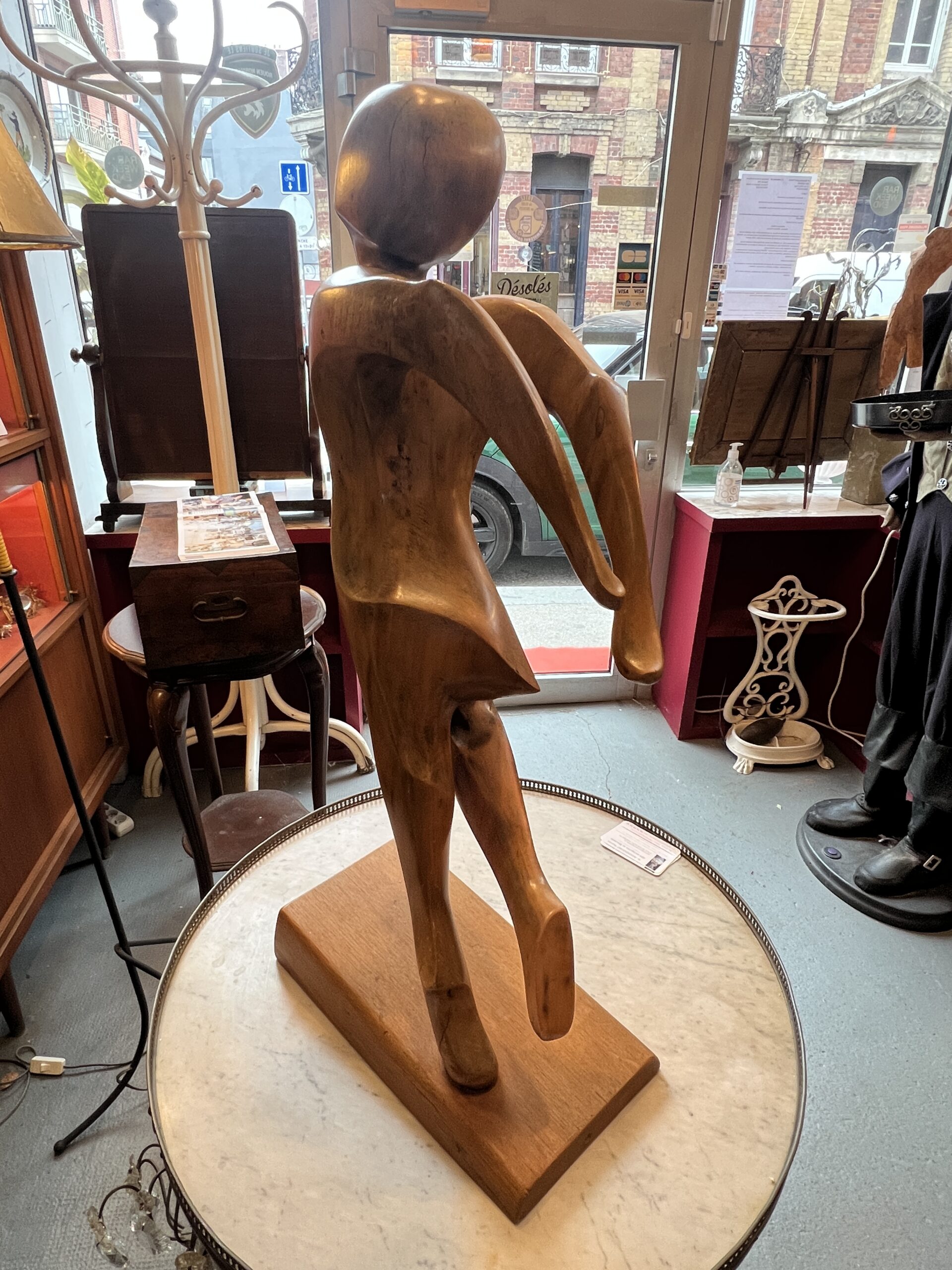 Grande sculpture signée et datée de 1968 par le sculpteur Normand Yvon ALAN " l'arrivée "