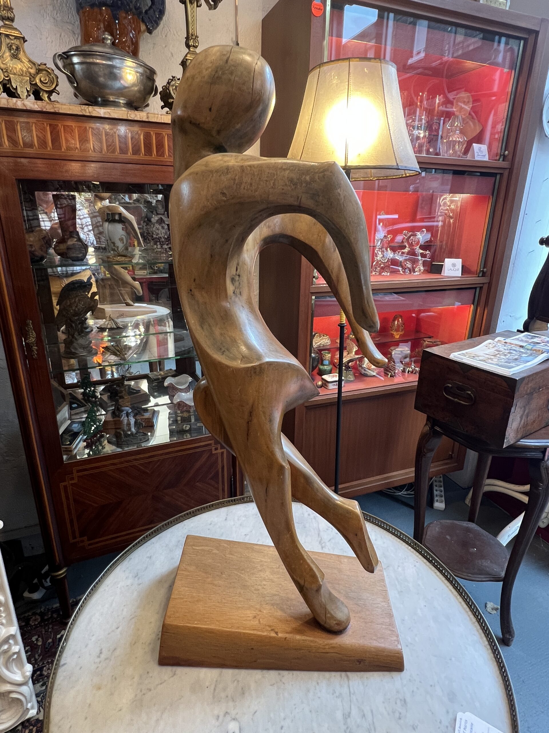 Grande sculpture signée et datée de 1968 par le sculpteur Normand Yvon ALAN " l'arrivée "