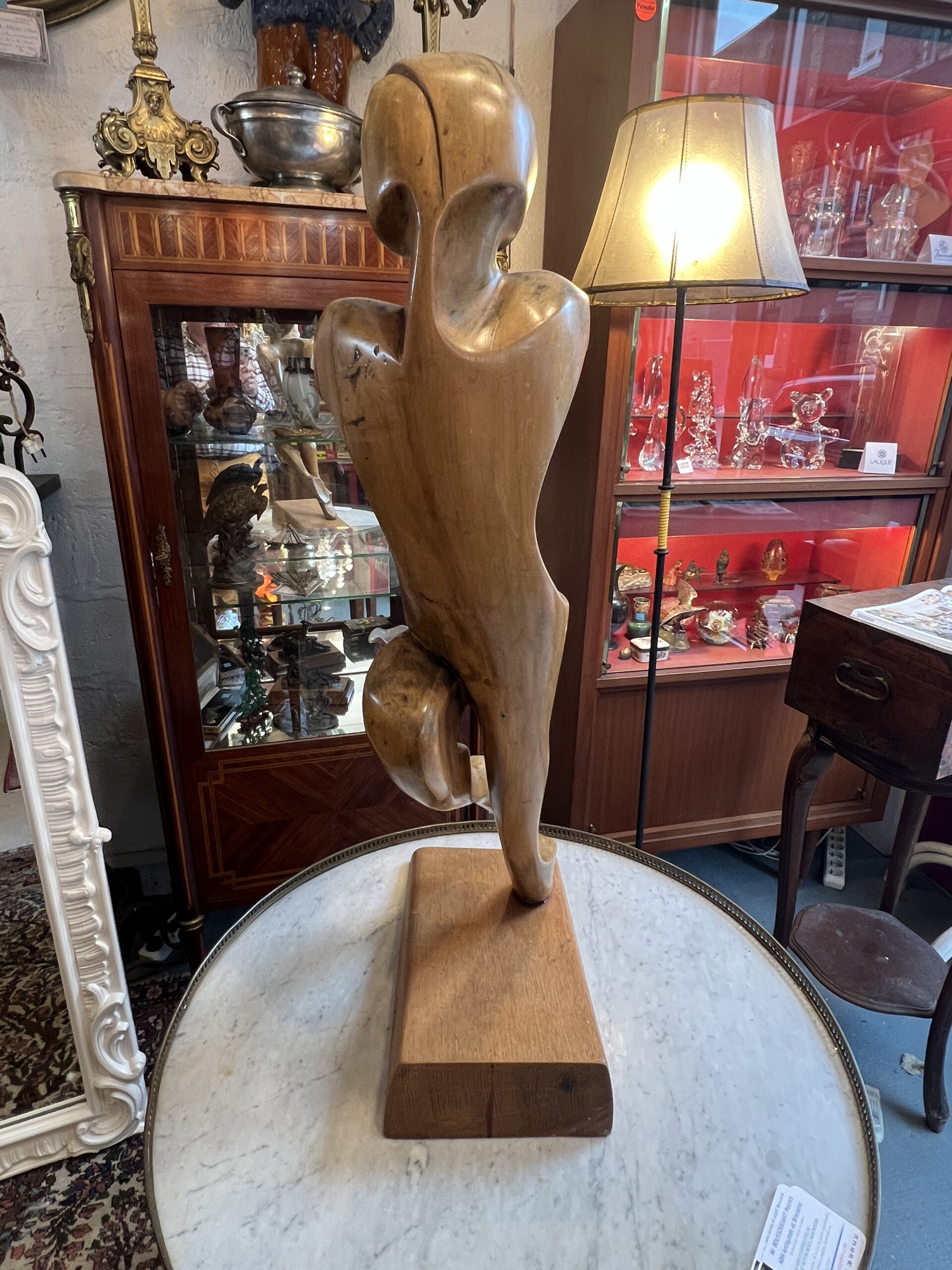 Grande sculpture signée et datée de 1968 par le sculpteur Normand Yvon ALAN " l'arrivée " – Image 10