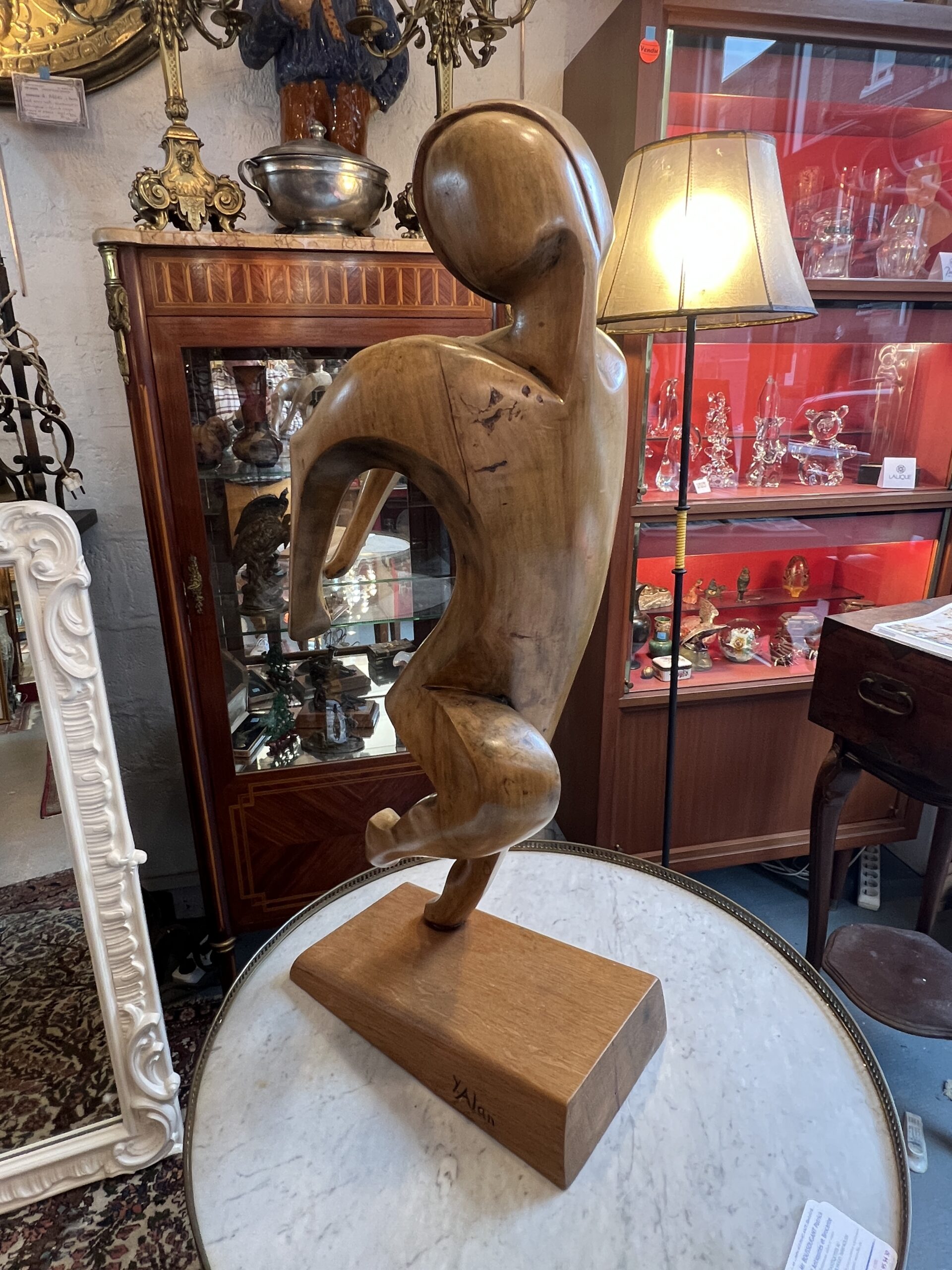 Grande sculpture signée et datée de 1968 par le sculpteur Normand Yvon ALAN " l'arrivée "